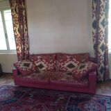 Ensemble canapé, pouf, tapis, table basse, rideaux, tringle