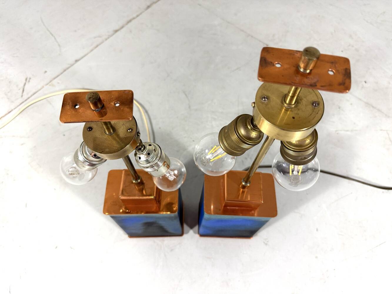 Ensemble de 2 grandes bases de lampes de table des années 1960.