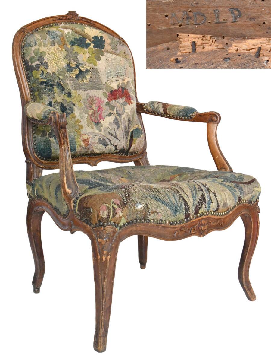 Fauteuil cabriolet d'époque Louis XV estampillé MDLP de Martin Delaporte