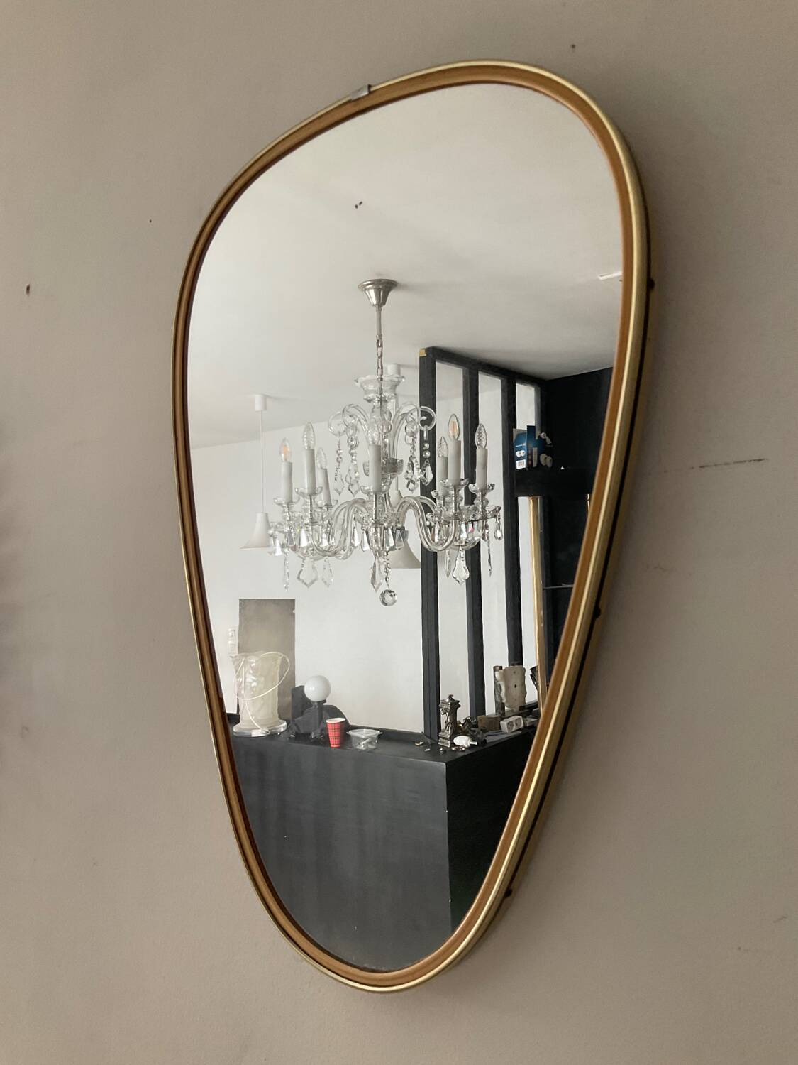 Asymmetrical free-form mirror from the 60s and 70s