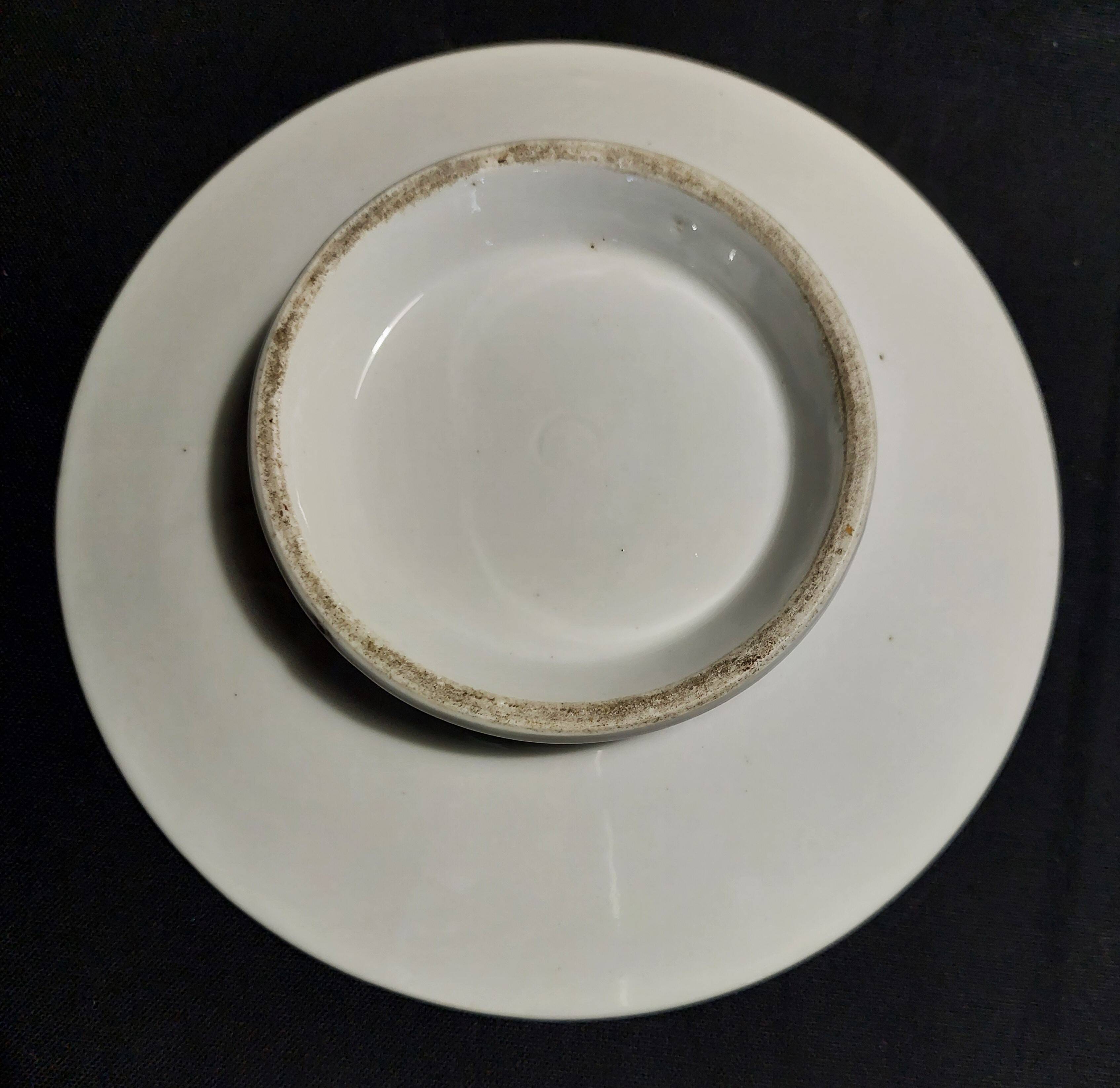 Late 19th century Paris porcelain soup plate with heel