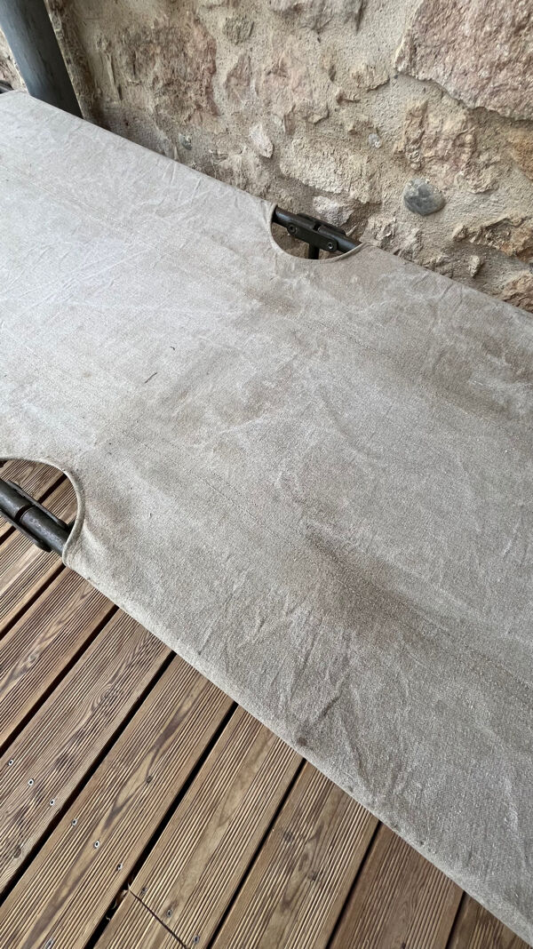 Lit de camp militaire pliant ancien en toile et métal vert kaki