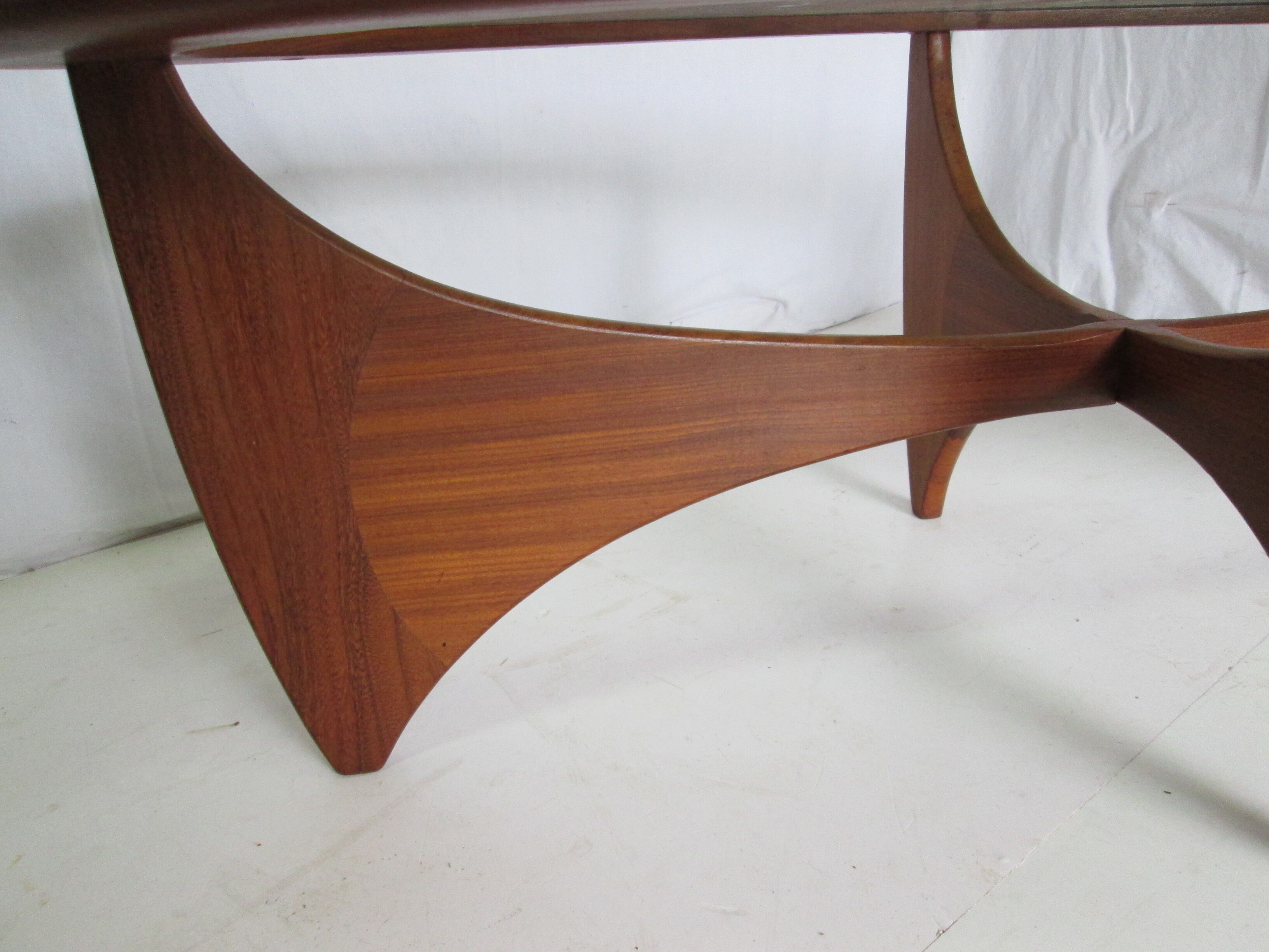 Astro oval coffee table in solid teak