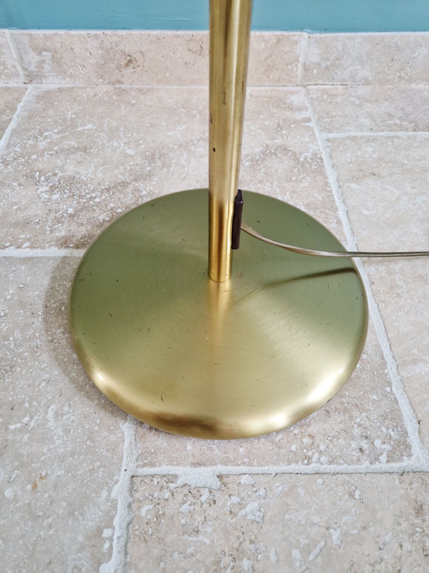 Articulated brass floor lamp, Hollywood Regency style, 1970s-80s.