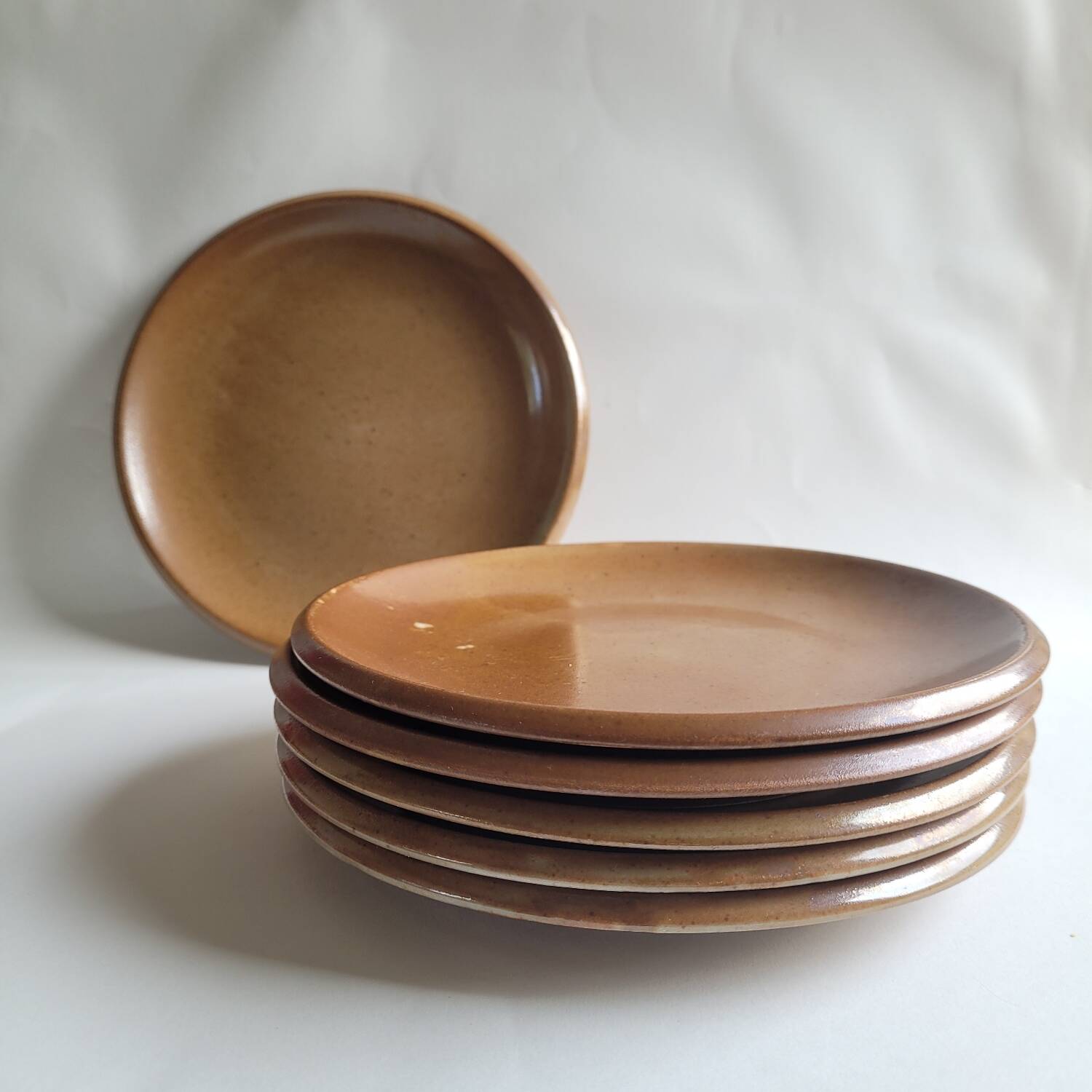 Stoneware dessert plates