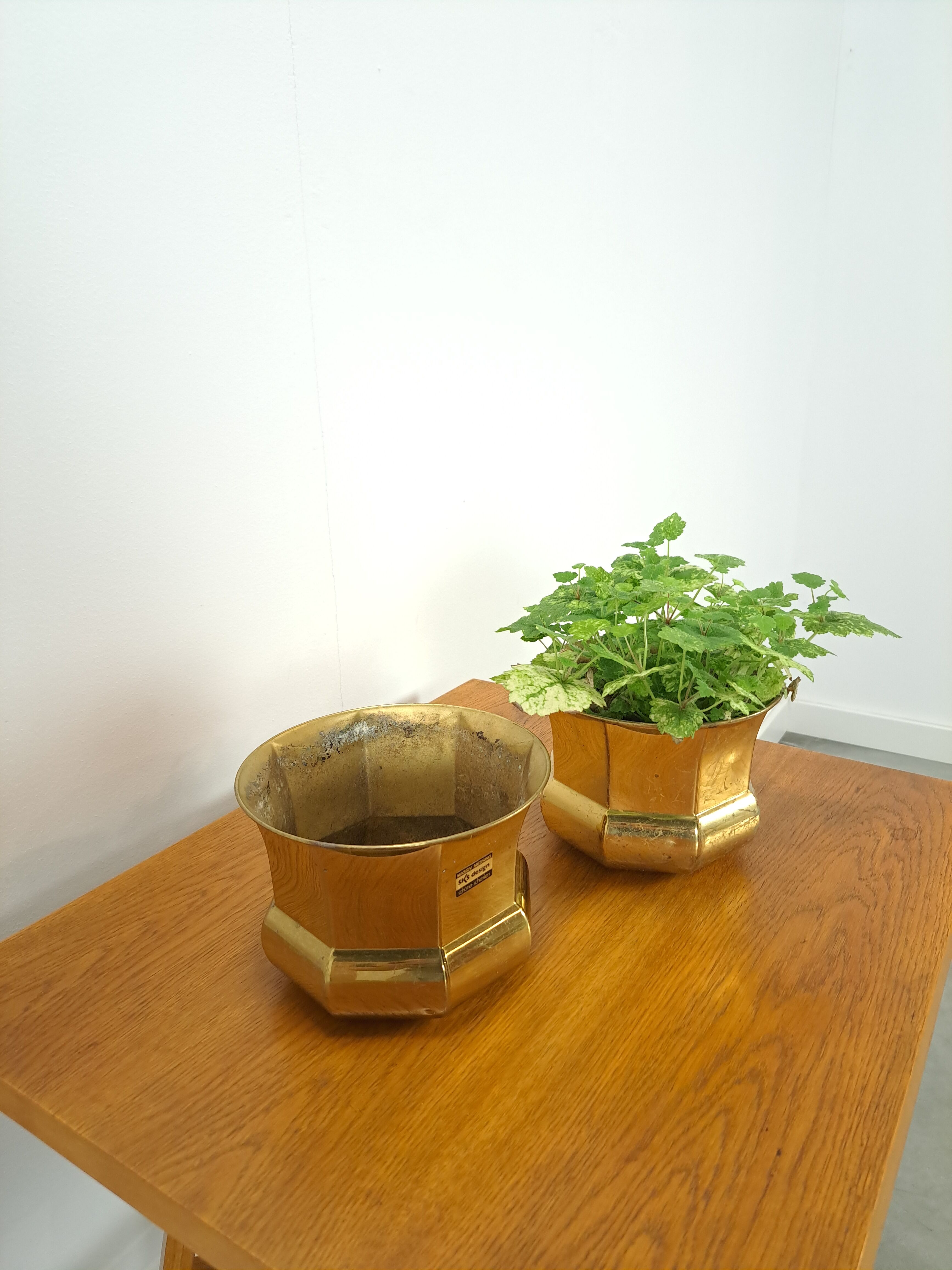 Brass set flower pots, pots