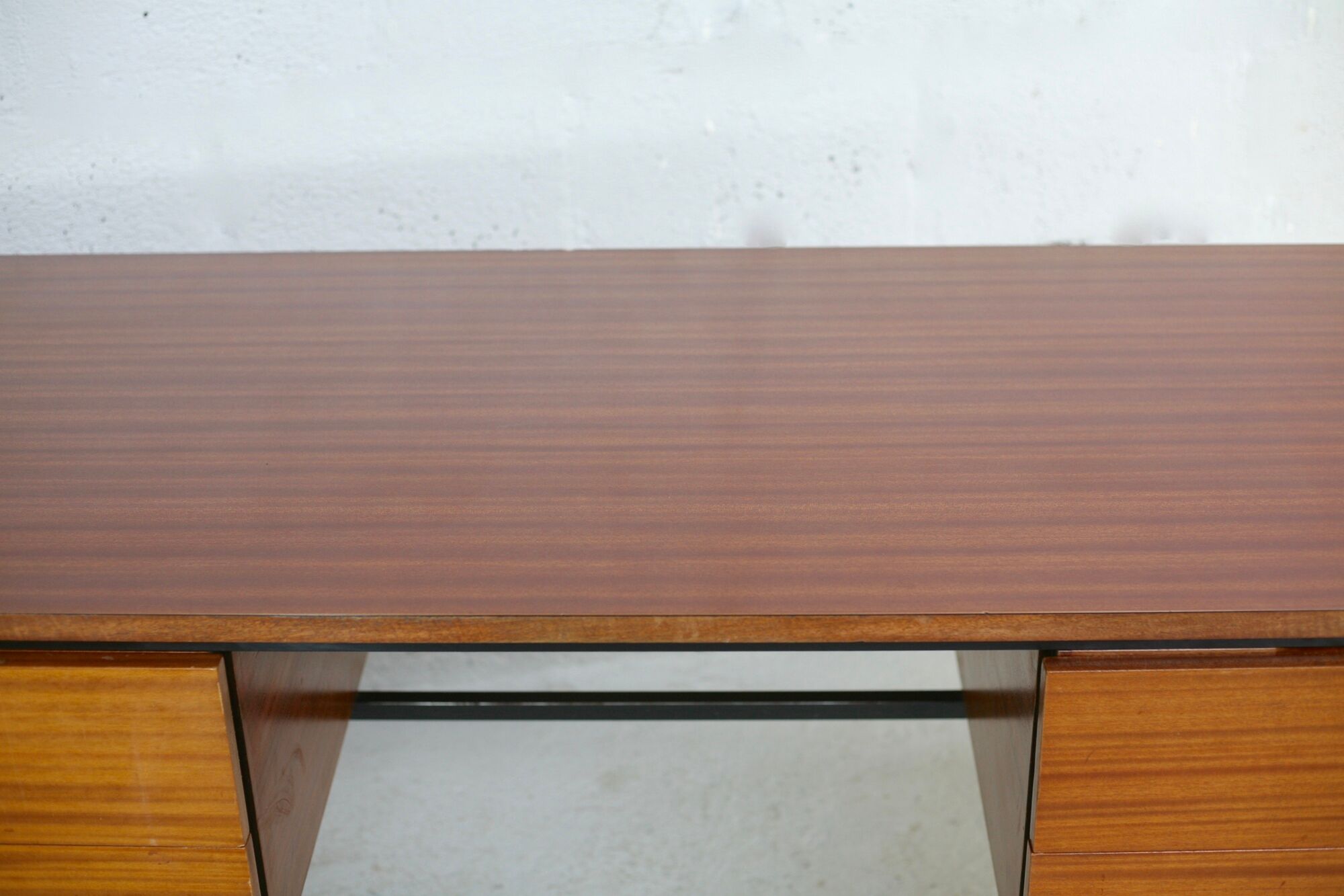 Desk 620 by Pierre guariche, Huchers Minvielle, France, circa 1955
