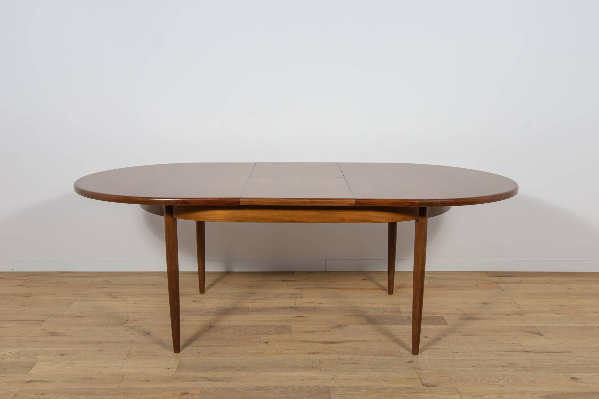 Mid-Century Modern Oval Dining Table in Teak from G-Plan, United Kngdom.