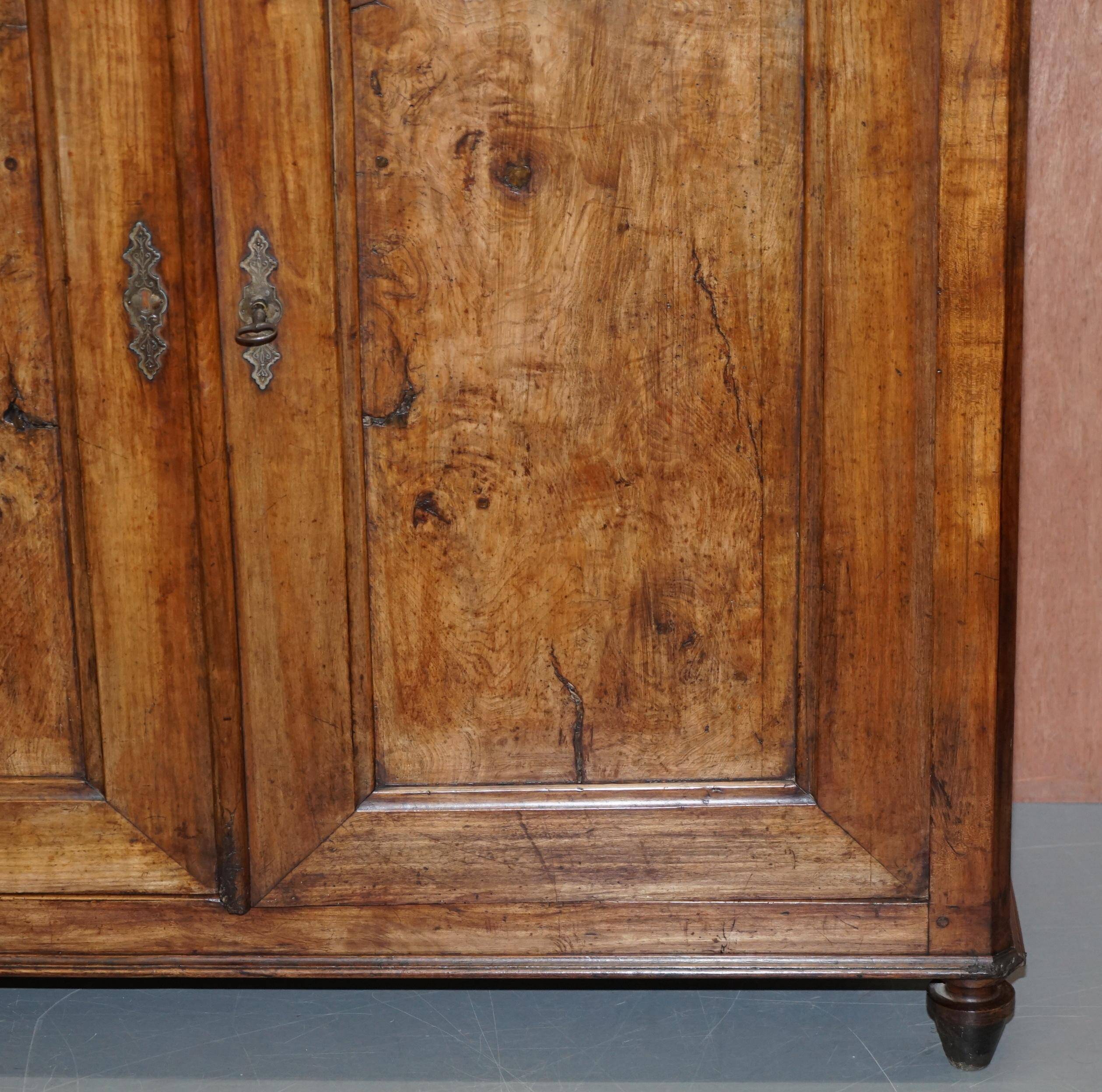 Armoire à pots française en bois fruitier circa 1820