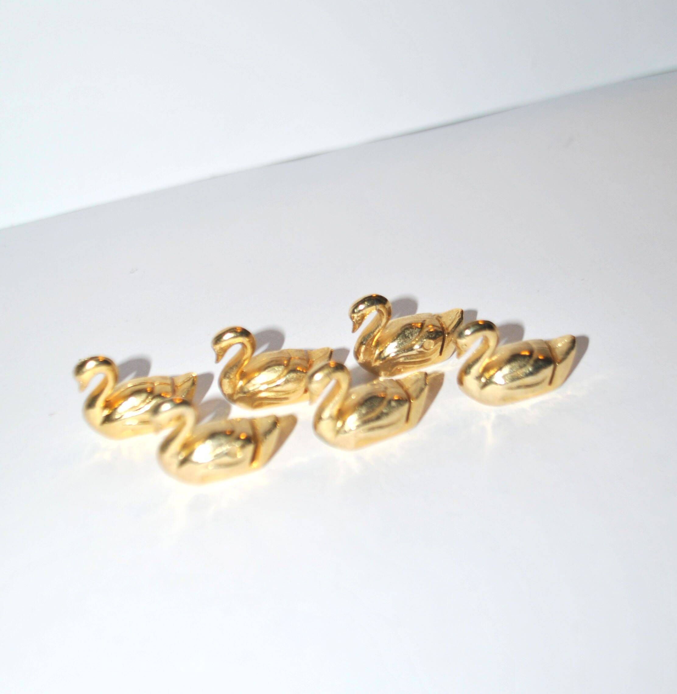 Table decoration set: 6 vintage swan place card holders in gold-tone metal