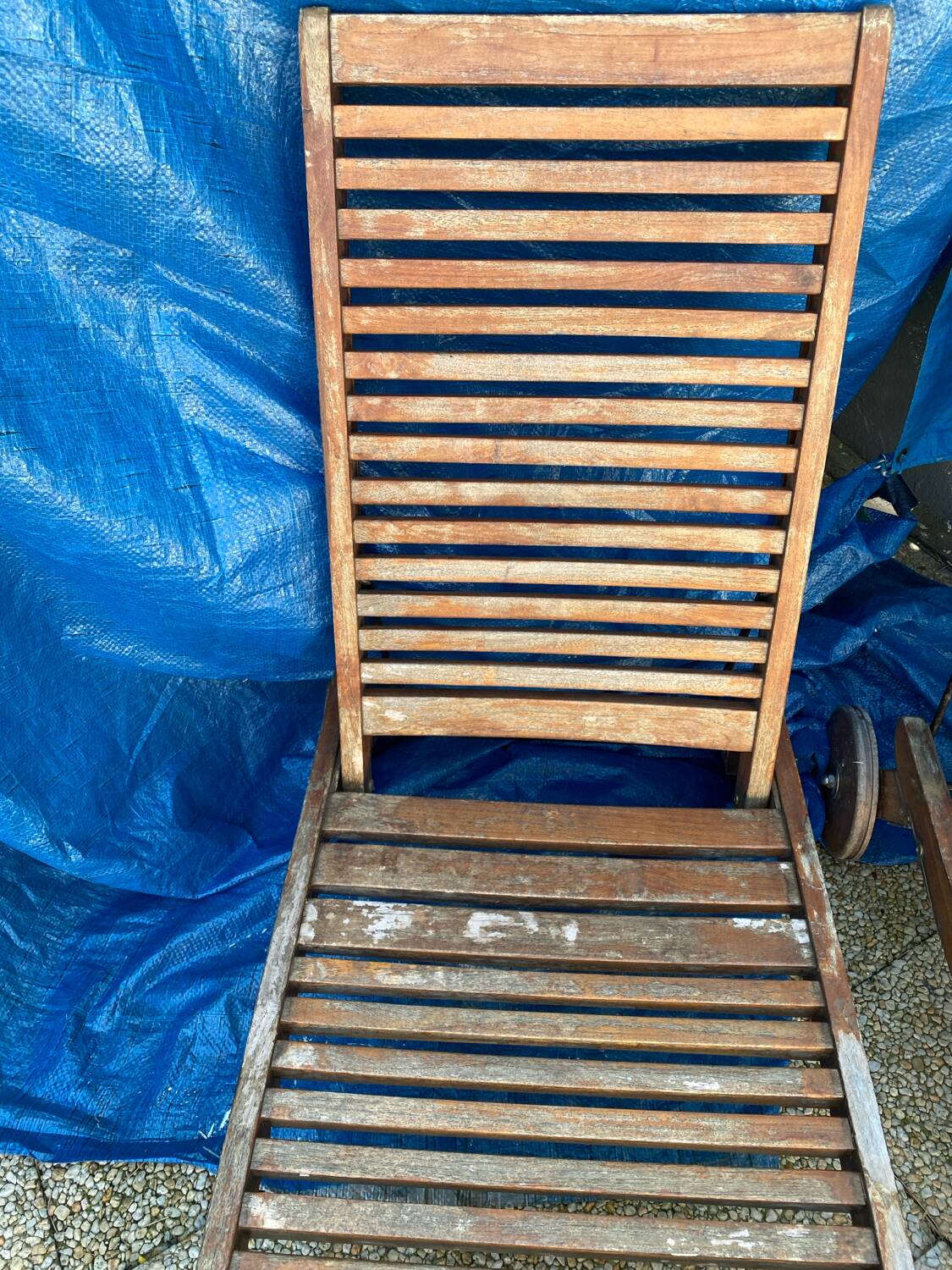 2 chaises longues en bois exotique