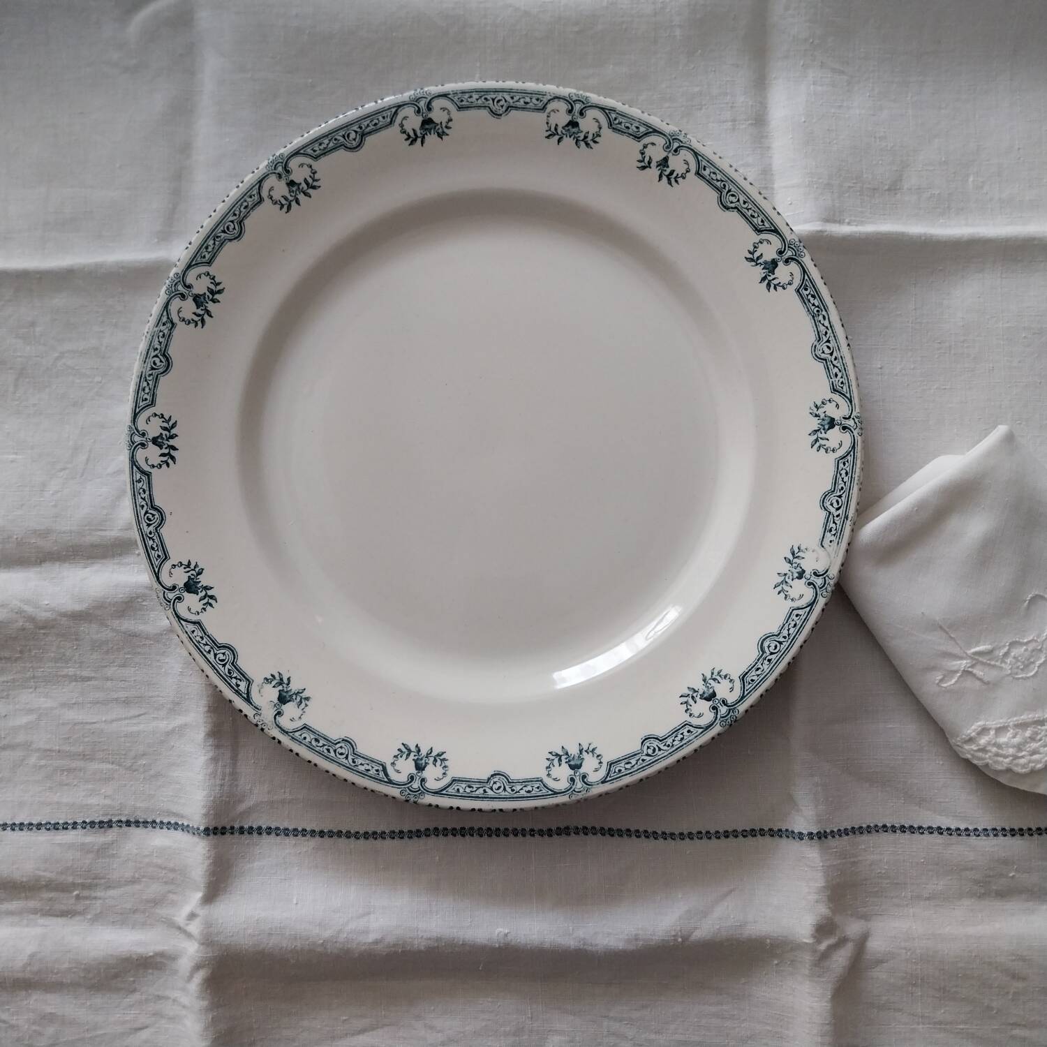 Old large iron earth dish Parmentier Salins