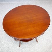 Table d'appoint ronde de style classique de la fin du 20e siècle / Table à coudre