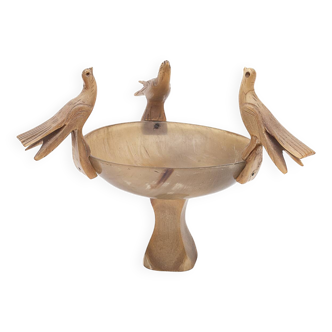 Petite coupe en corne sculptée