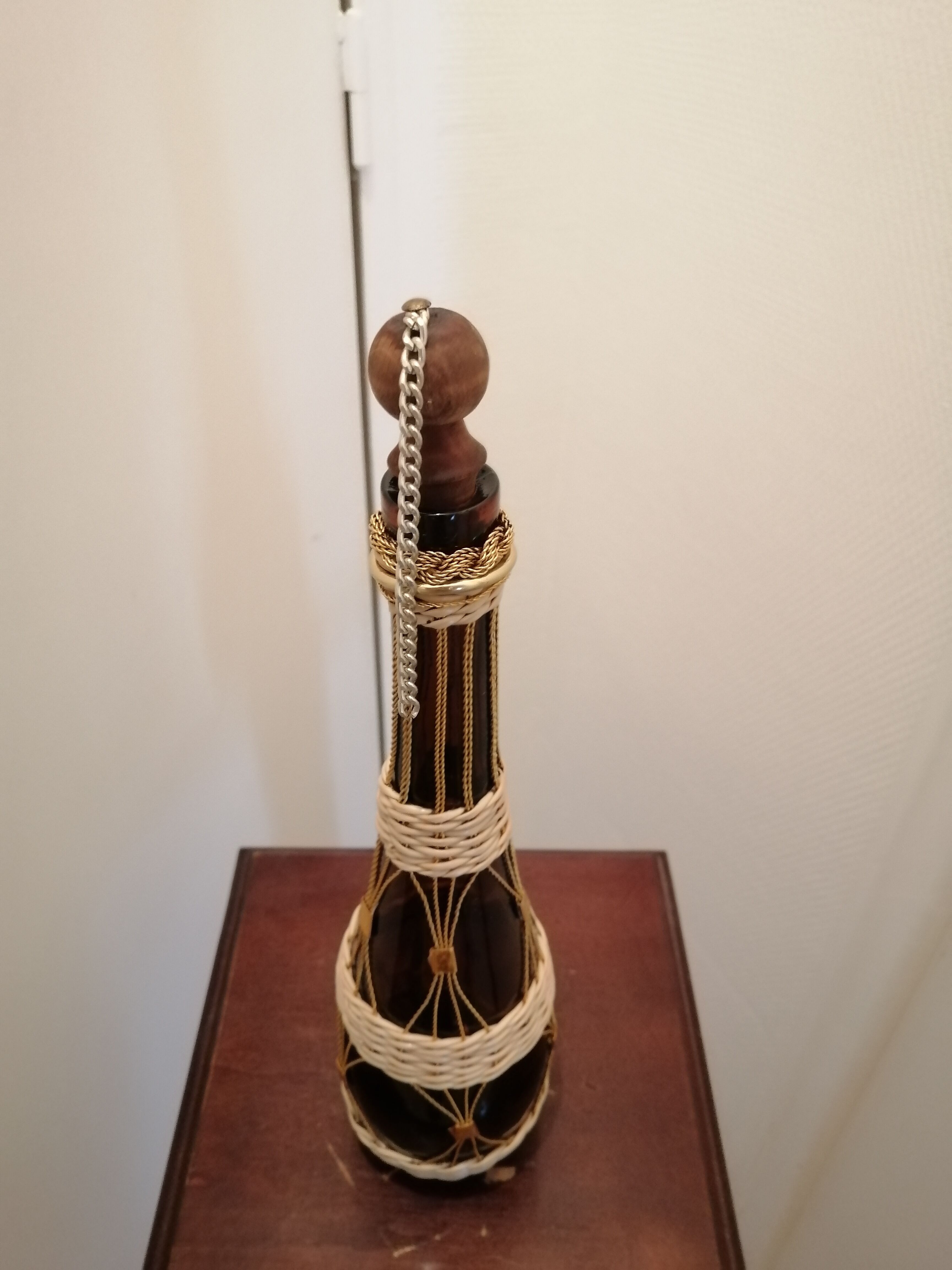 Bottle in scoubidou decorative glass and gilded metal frame