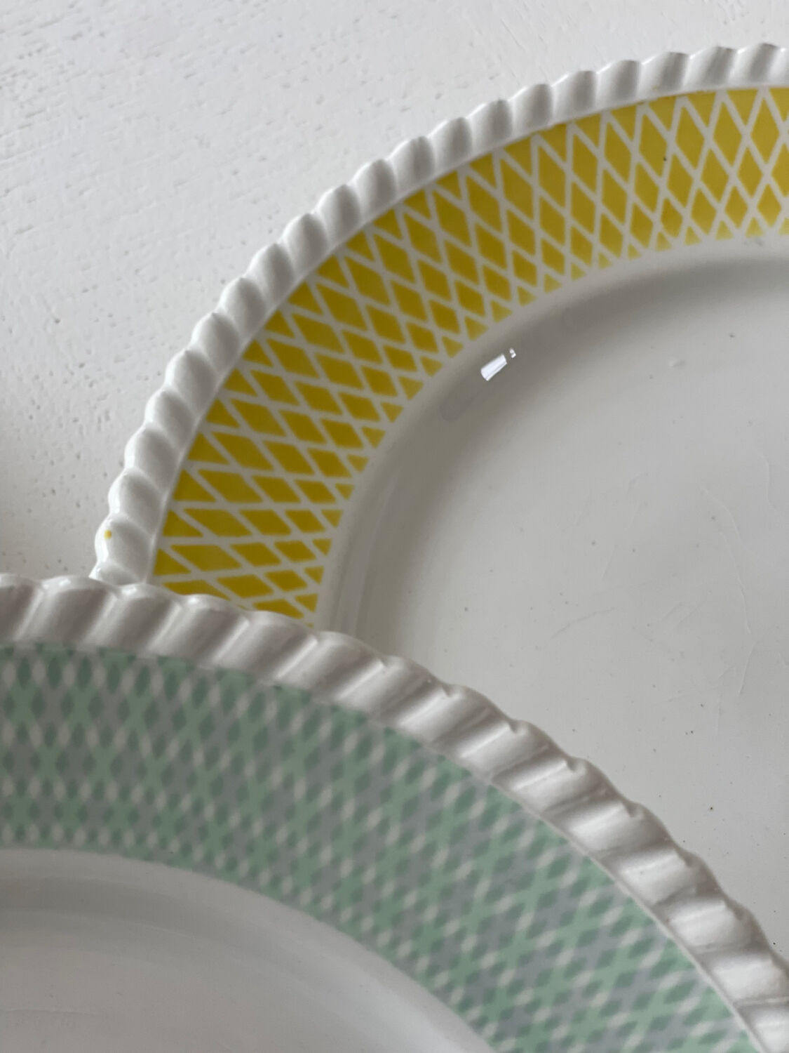 4 vintage flat plates