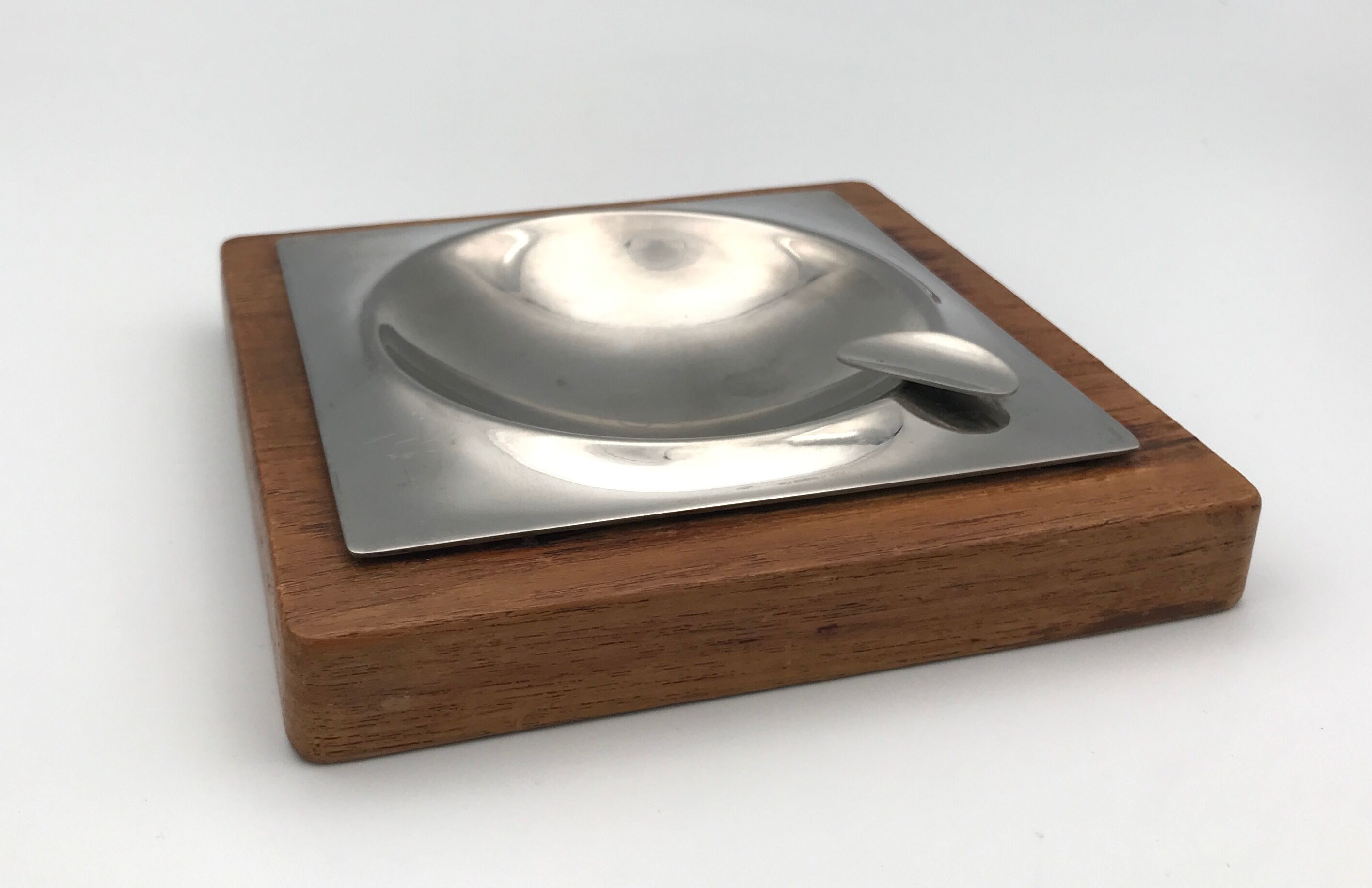 Cendrier design moderniste en bois et métal inox 16 x 16 cm