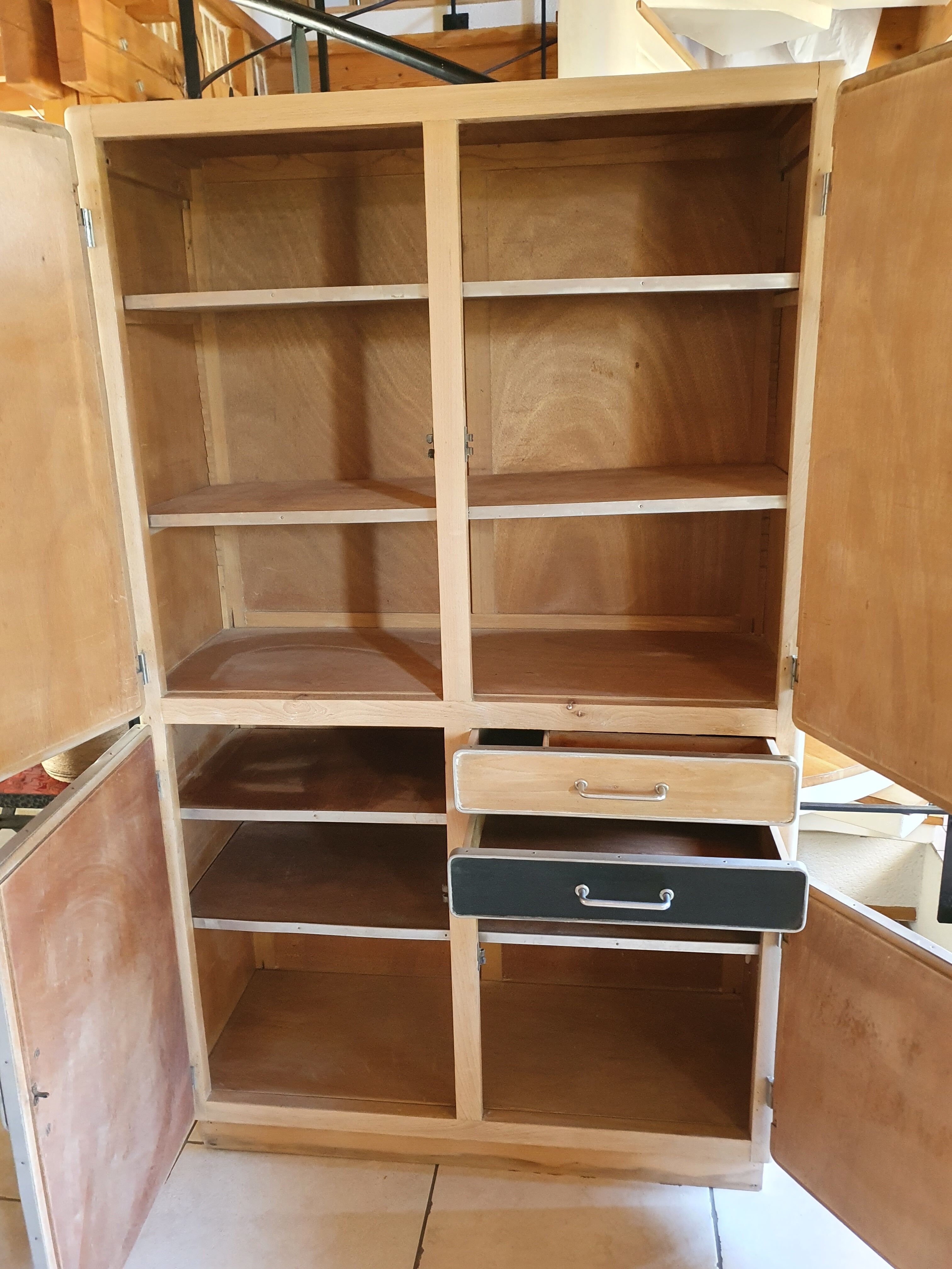 Armoire de cuisine vintage