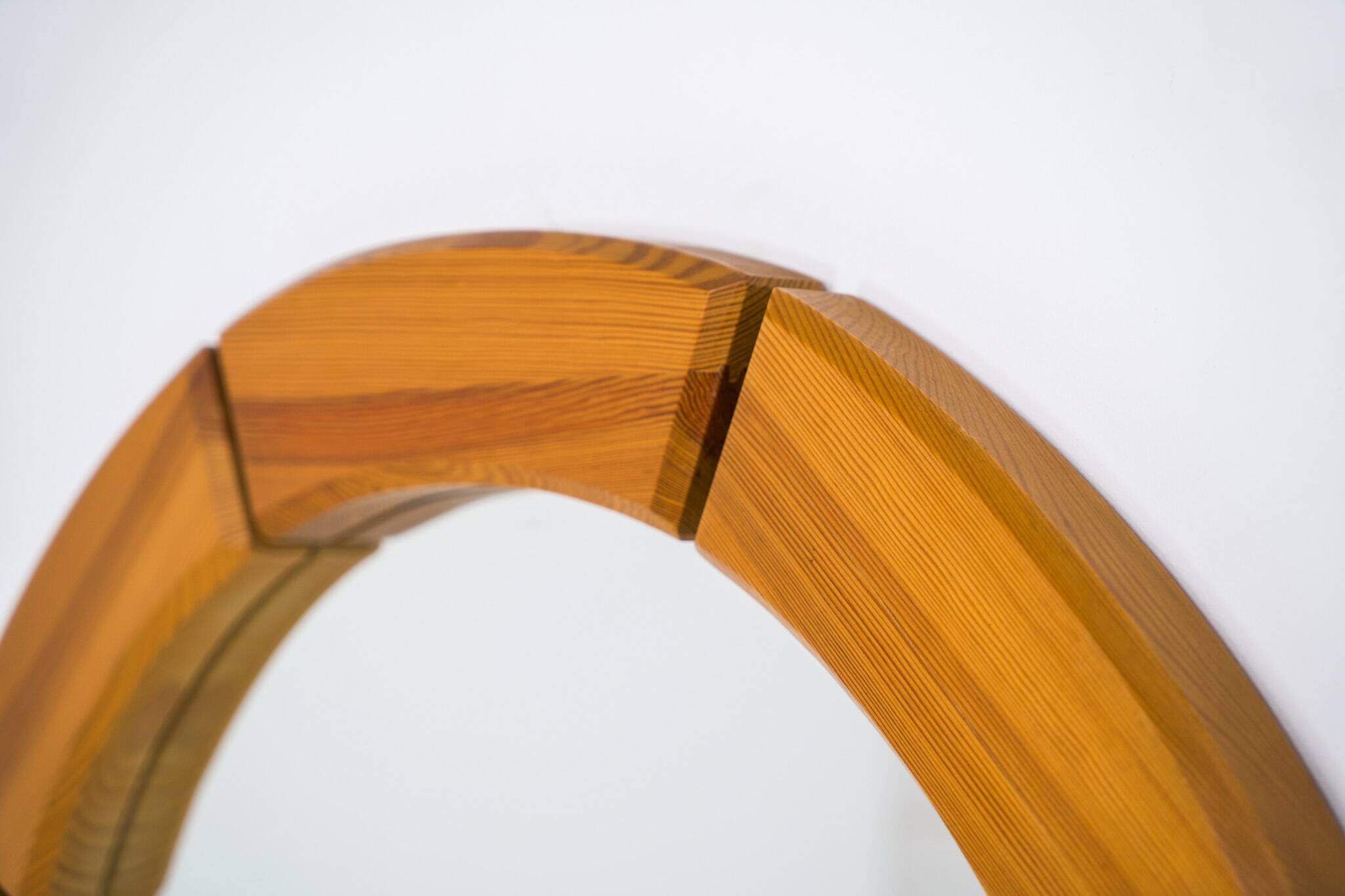 Sculptural wall-mirror in solid pine