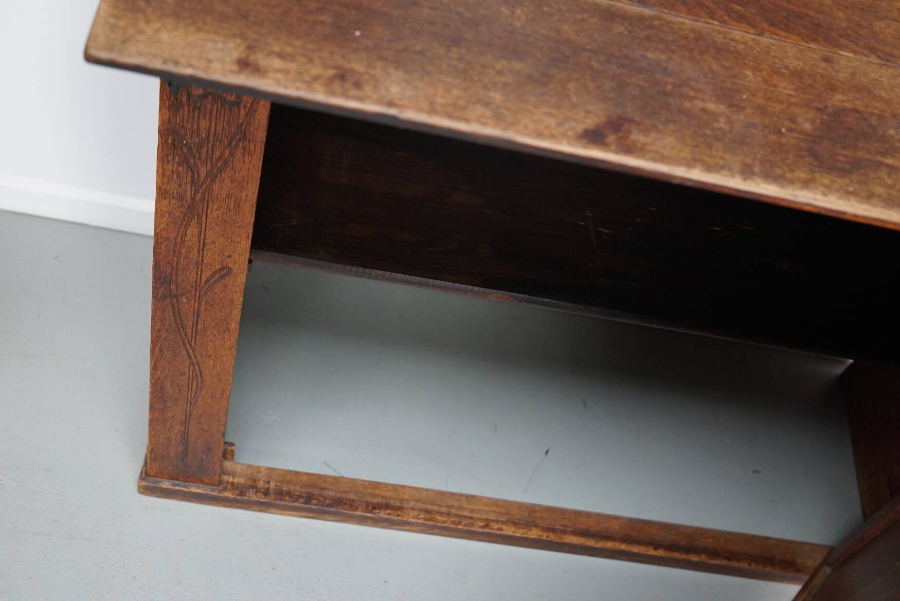 Paire d'armoires / vitrines d'apothicaire en chêne hollandais antiques Art Nouveau vers 1904