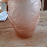 Paire de vases art déco en verre saumoné signé NS