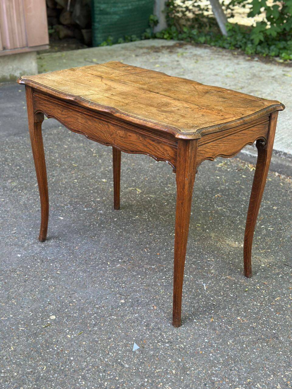 Louis XV desk in solid oak from the 19th century.