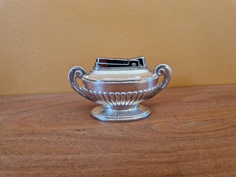 Silver Match table lighter in silver-plated metal with fluted base - Louis XVI