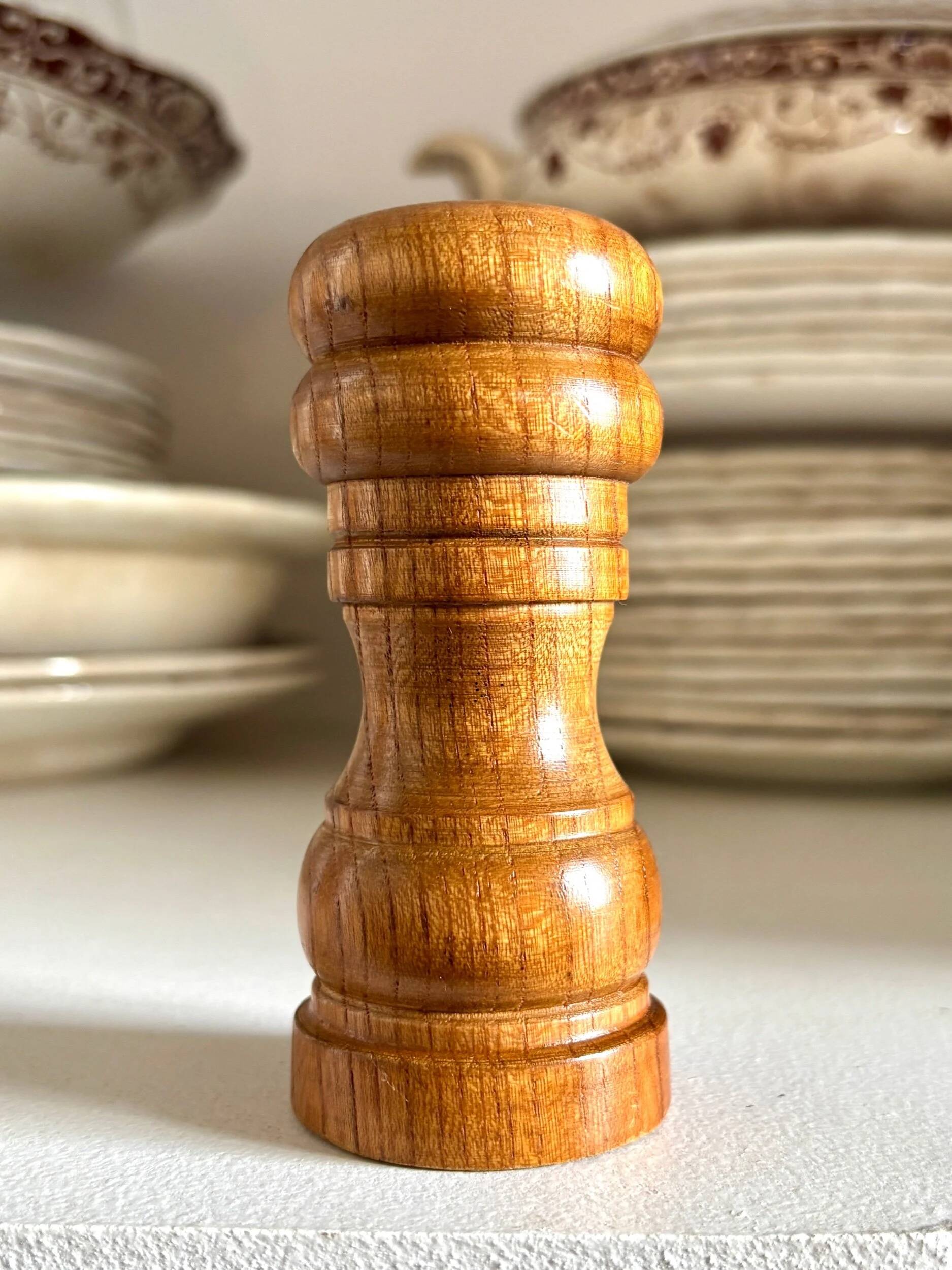 Medium wooden salt and pepper shakers no. 3