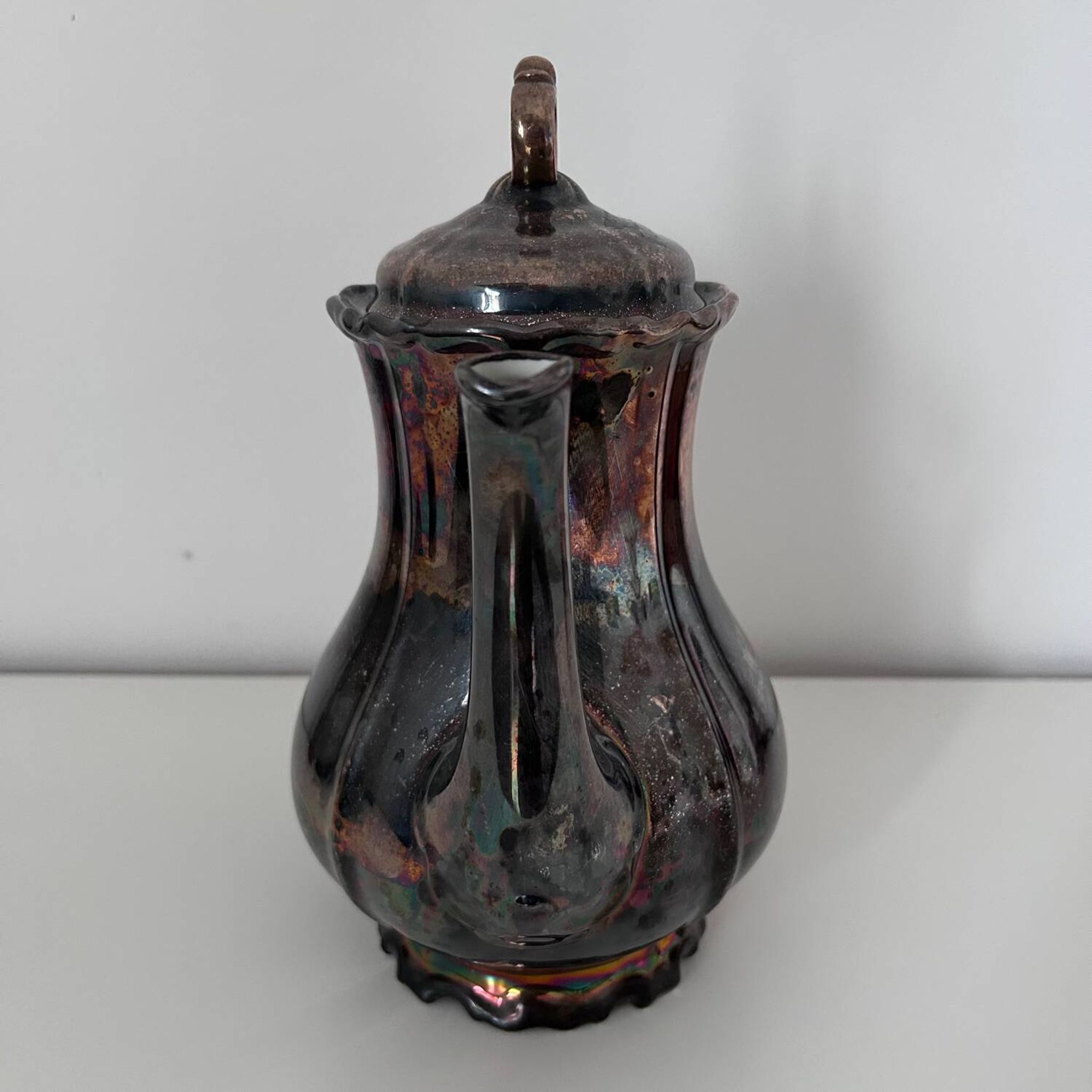 Cafetière en porcelaine métallisée 