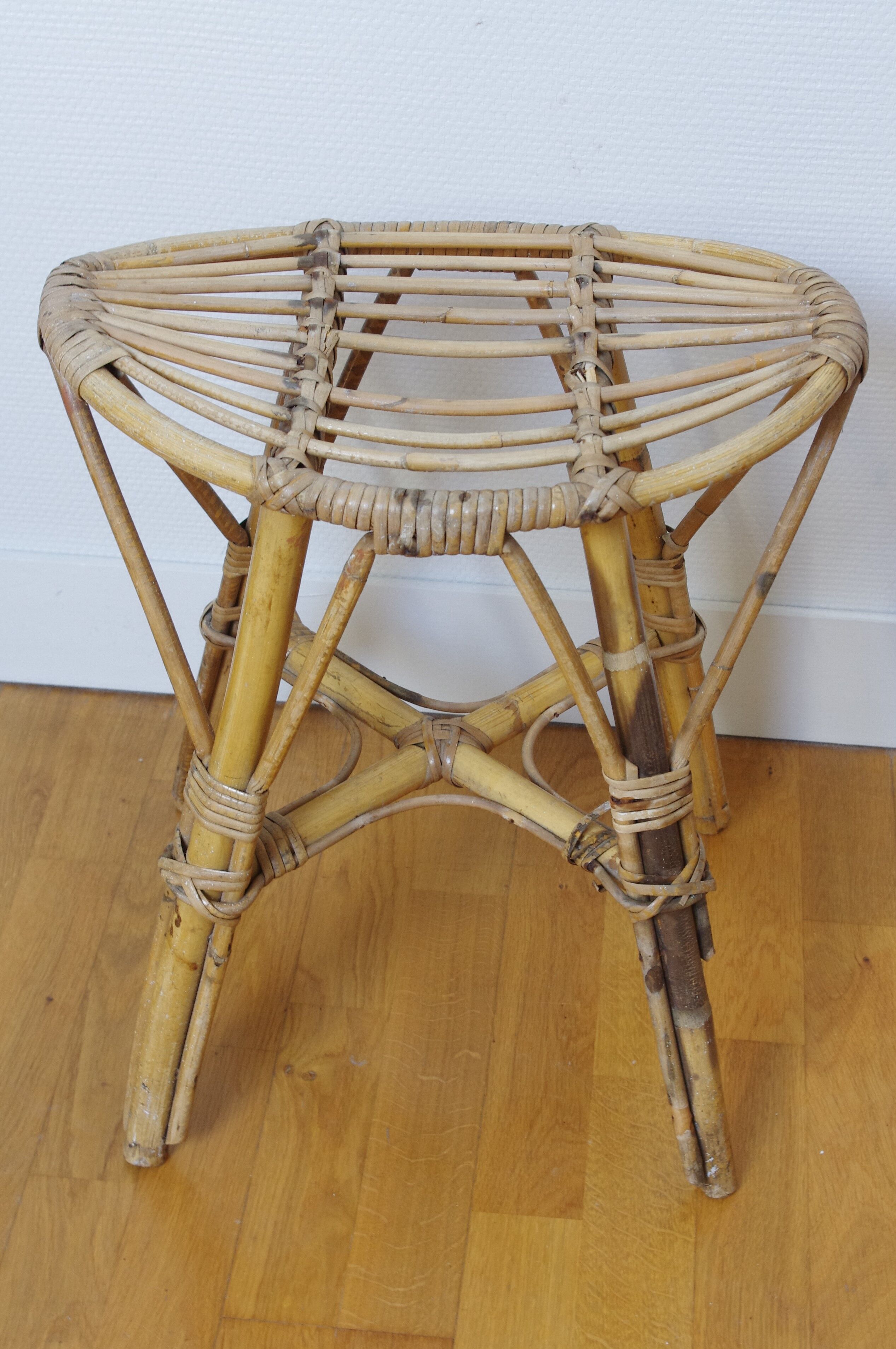 Tabouret vintage en rotin