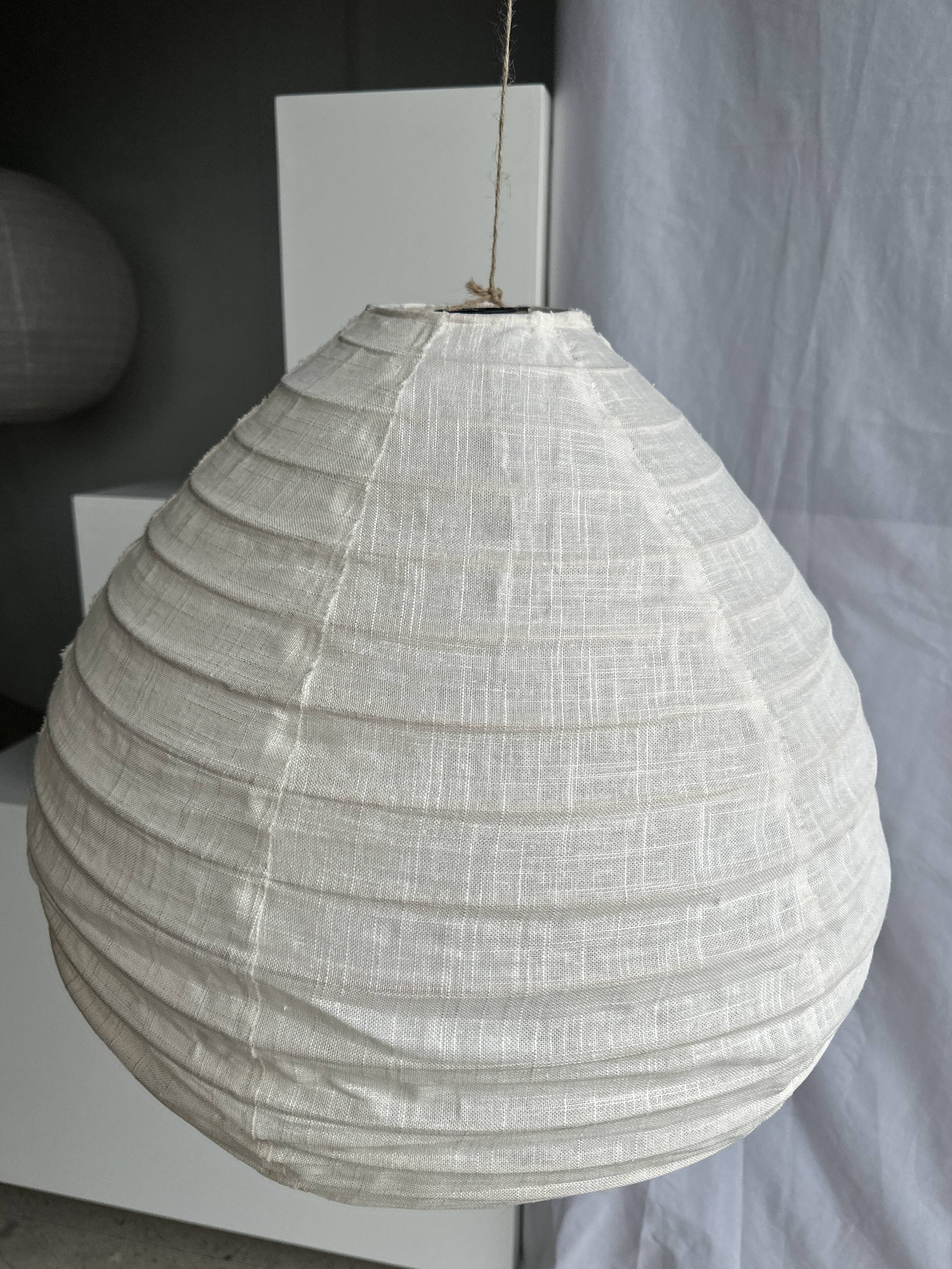 Suspension in rattan and natural japanese linen in the shape of a drop