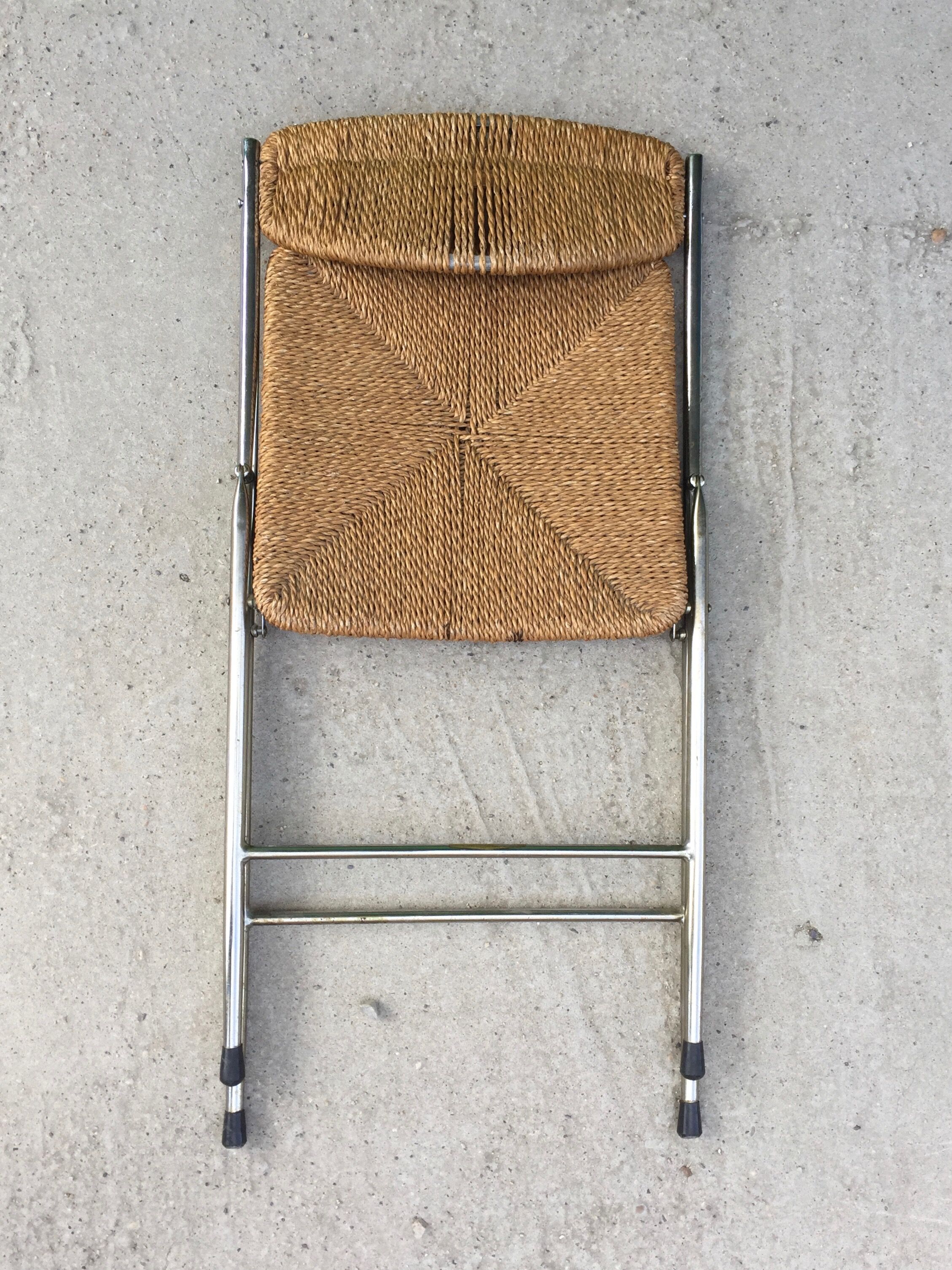 Metal folding chair and rope