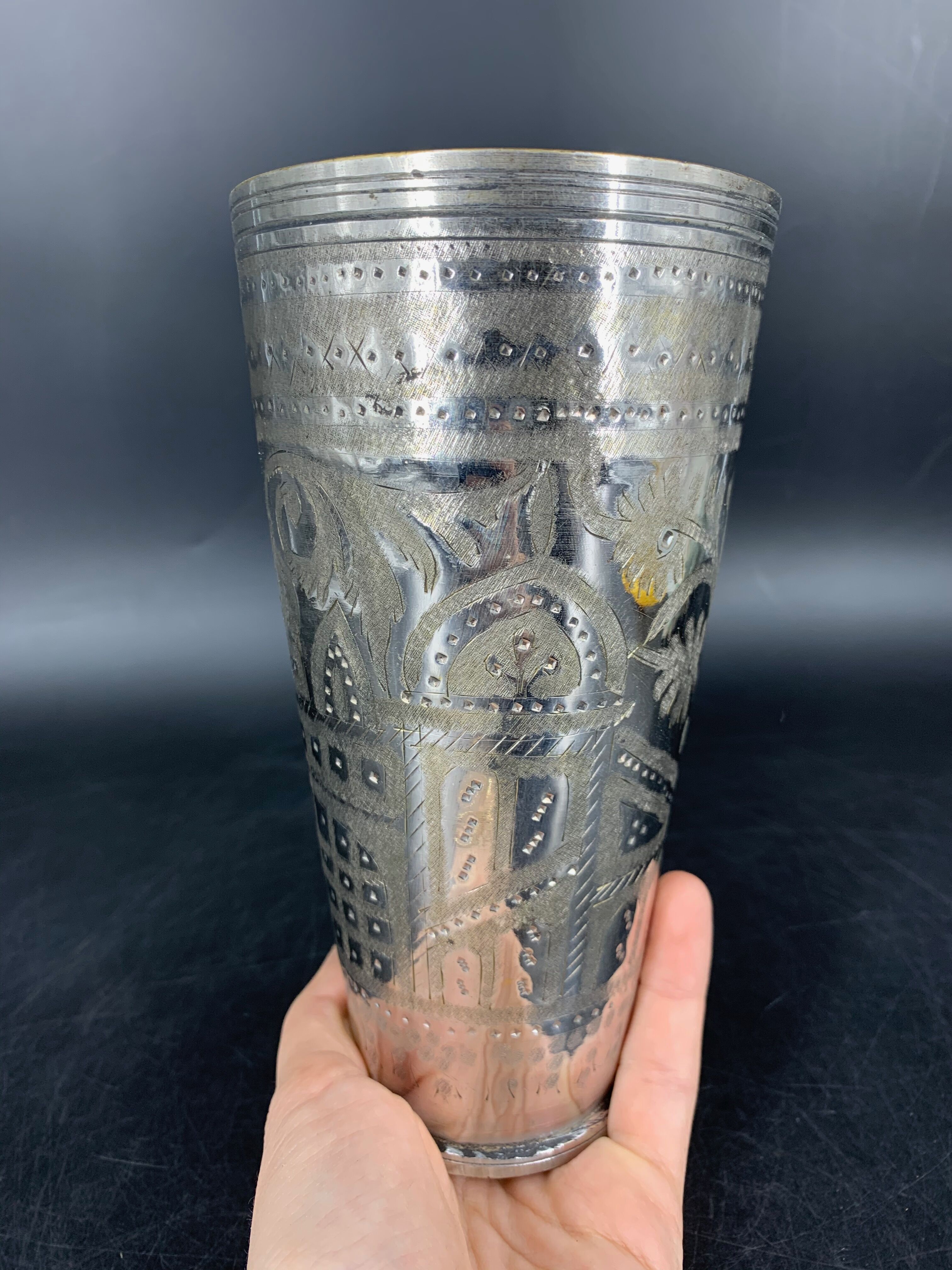 Glass in former Lassi No.14, India / Pakistan
