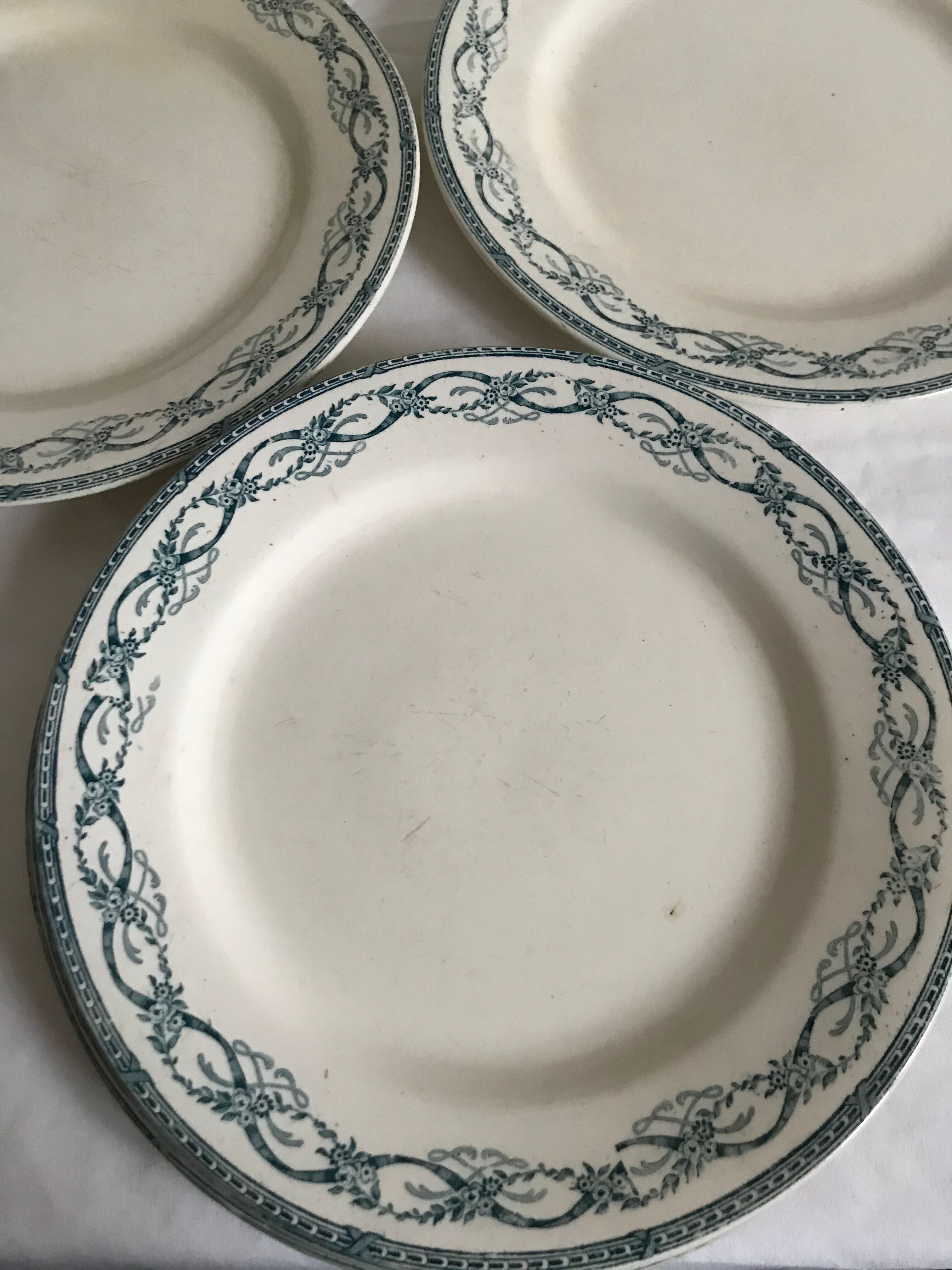 Lot of 8 flat plates made of iron earth