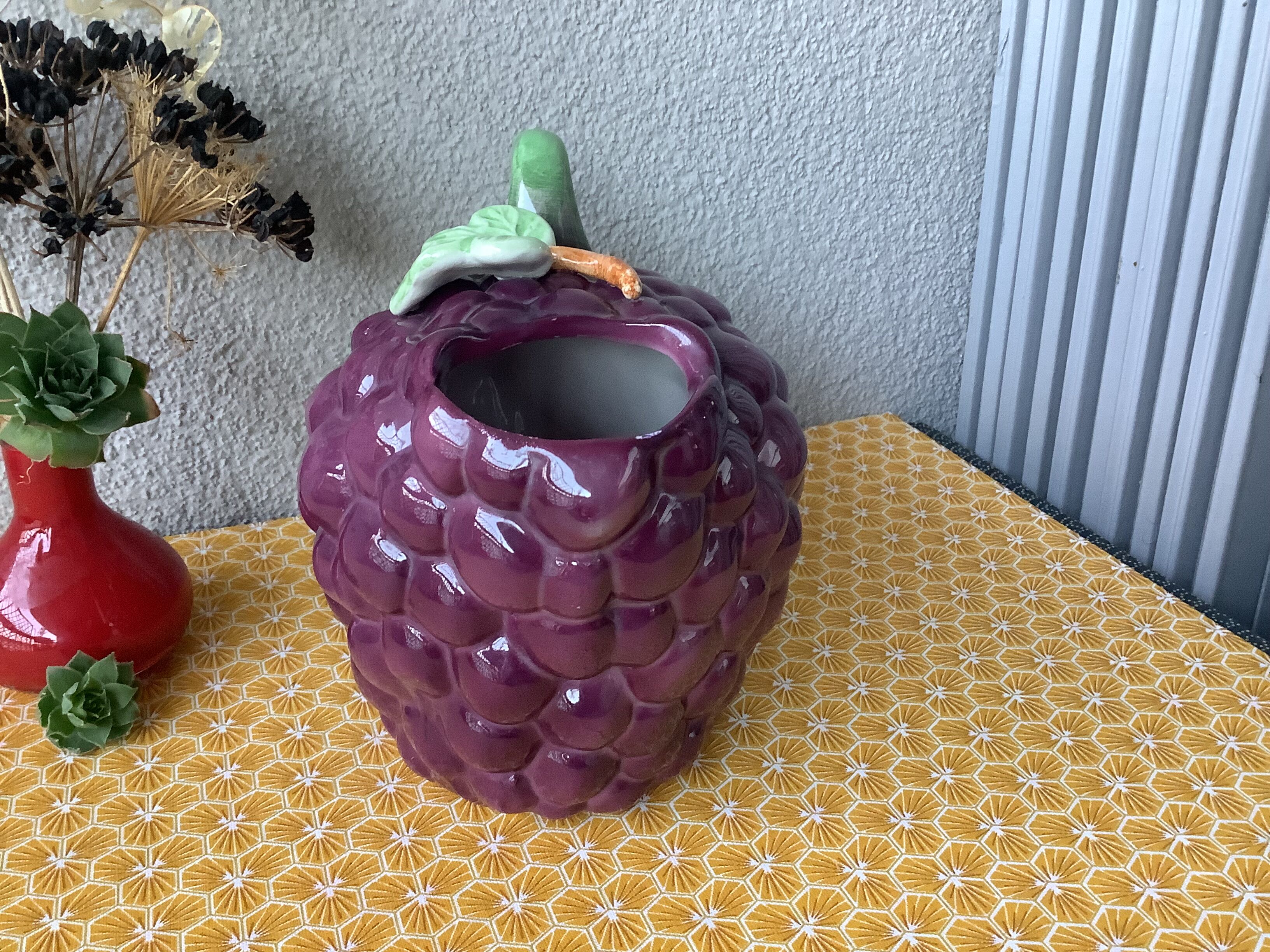 Pitcher slurry grape