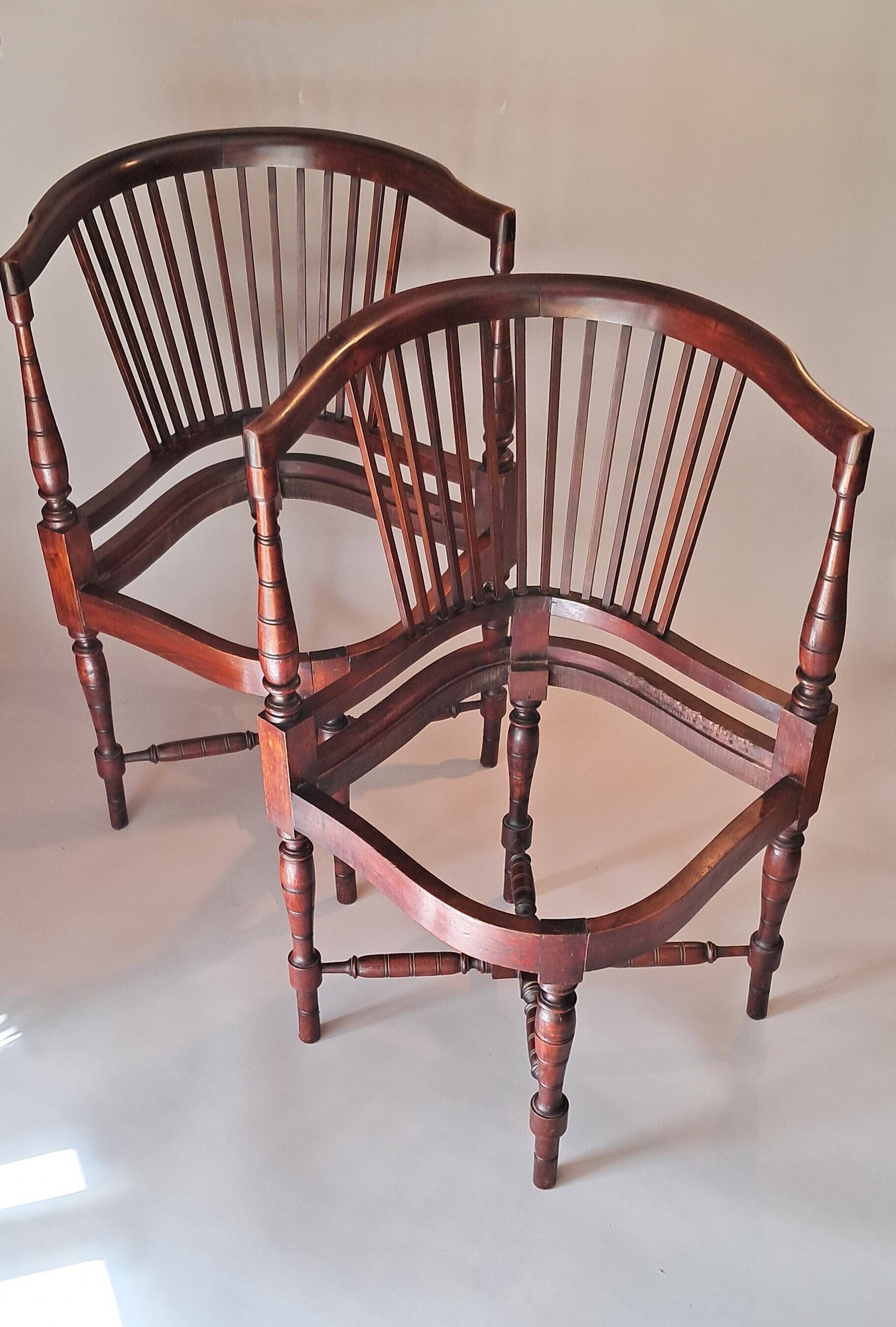 Paire de fauteuils d'angle paillés Jungerstil en acajou 1900.