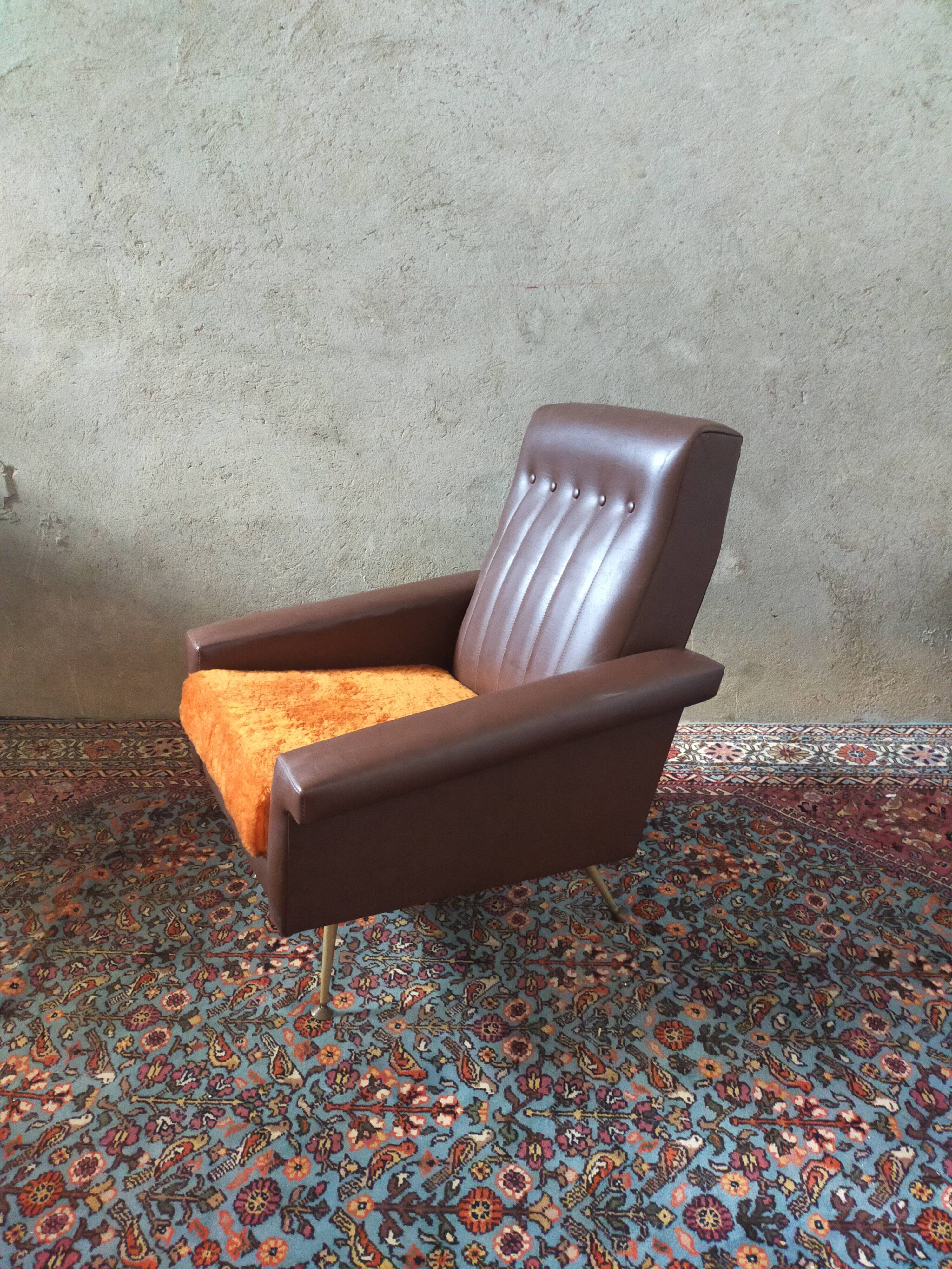 Vintage armchair in skaï
