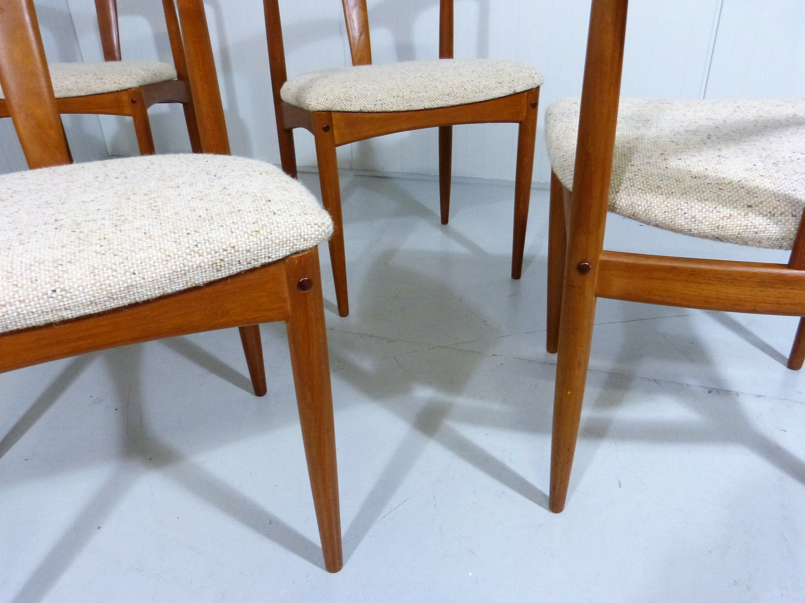 Set of 6 Johannes Andersen teak dining chairs Juliane