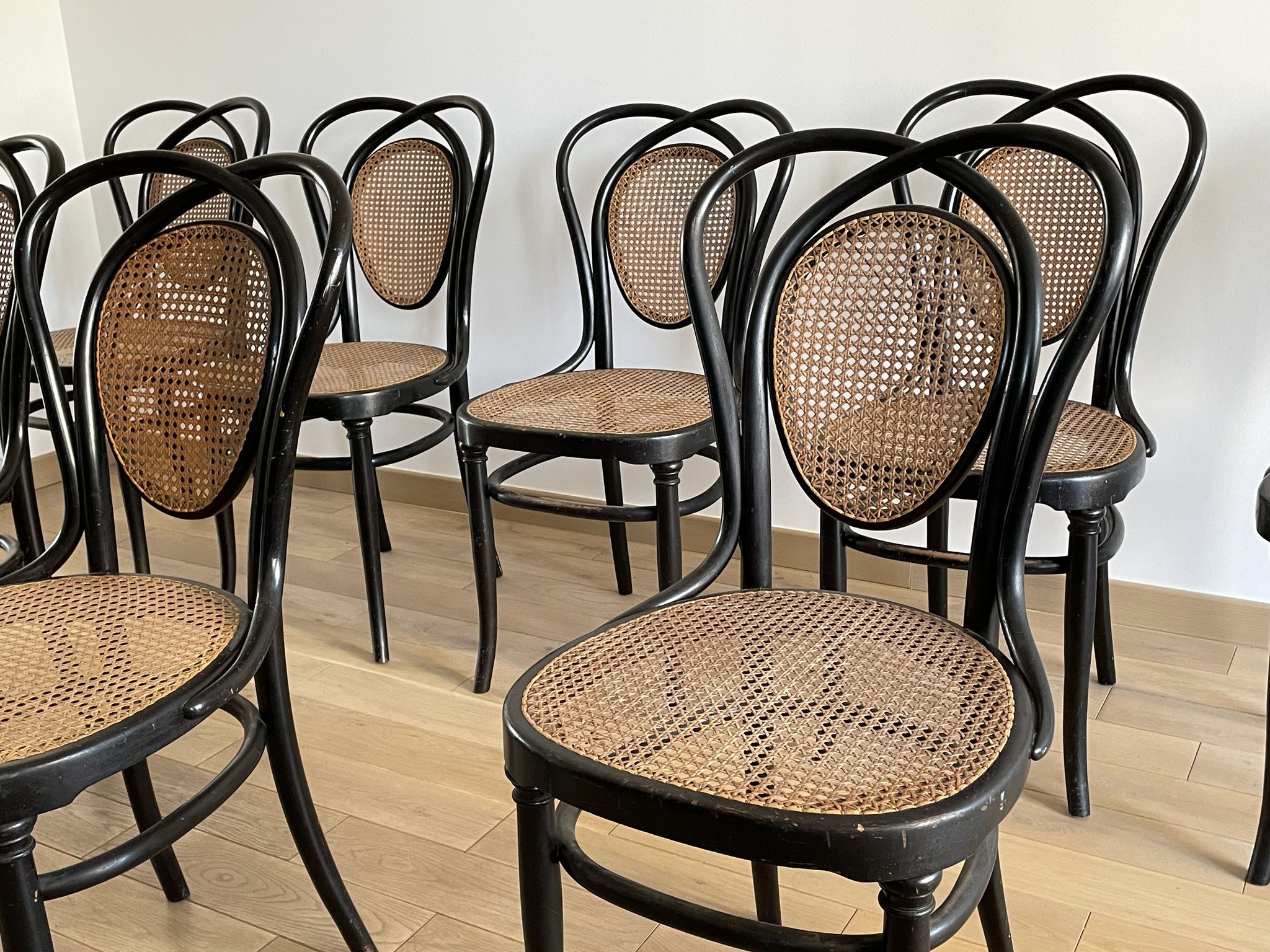 Série de 8 chaises viennoises N.33 de J&J Kohn, 1900