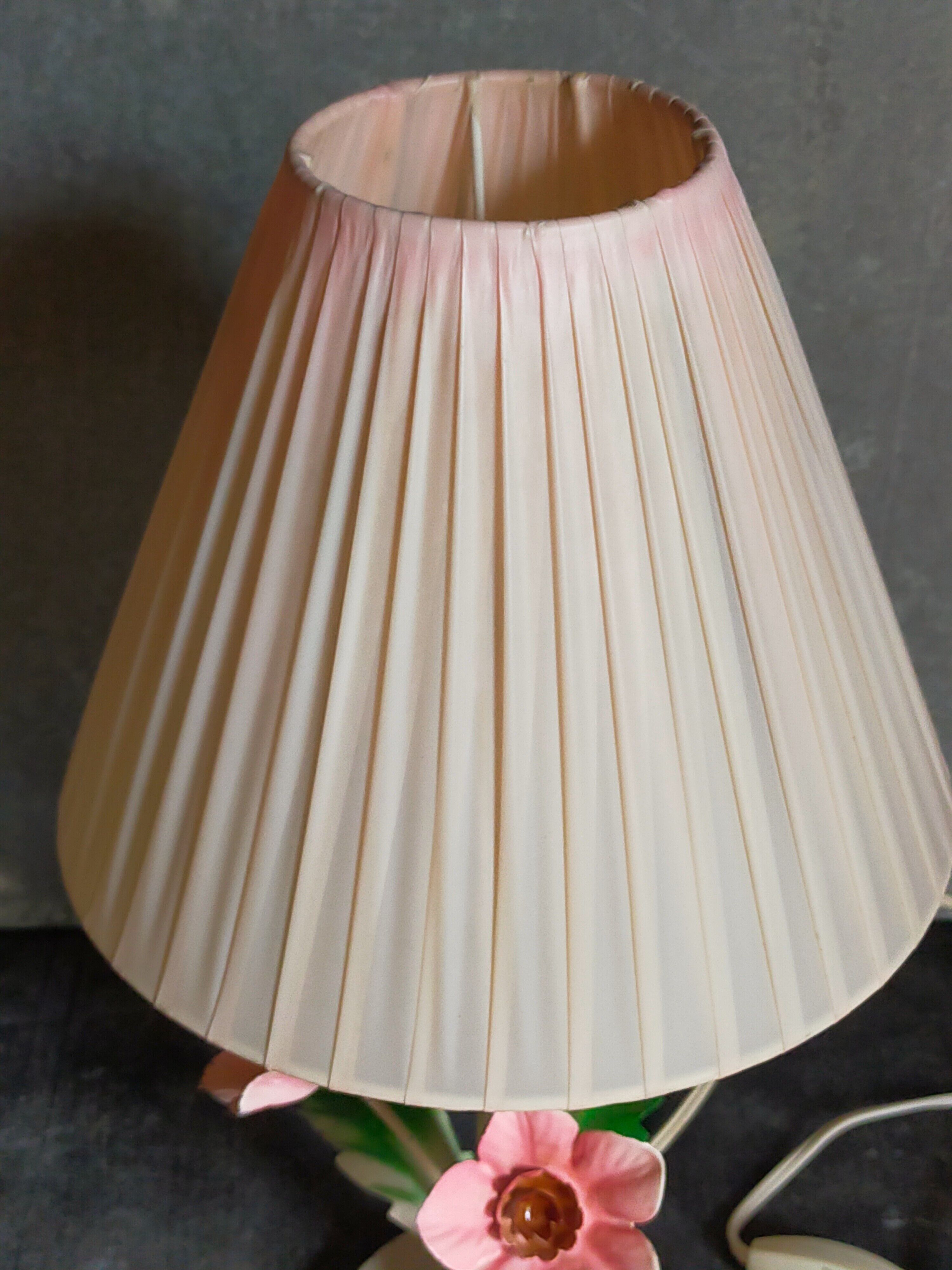 Bouquet lamp to table in vintage painted sheet vinyl lampshade