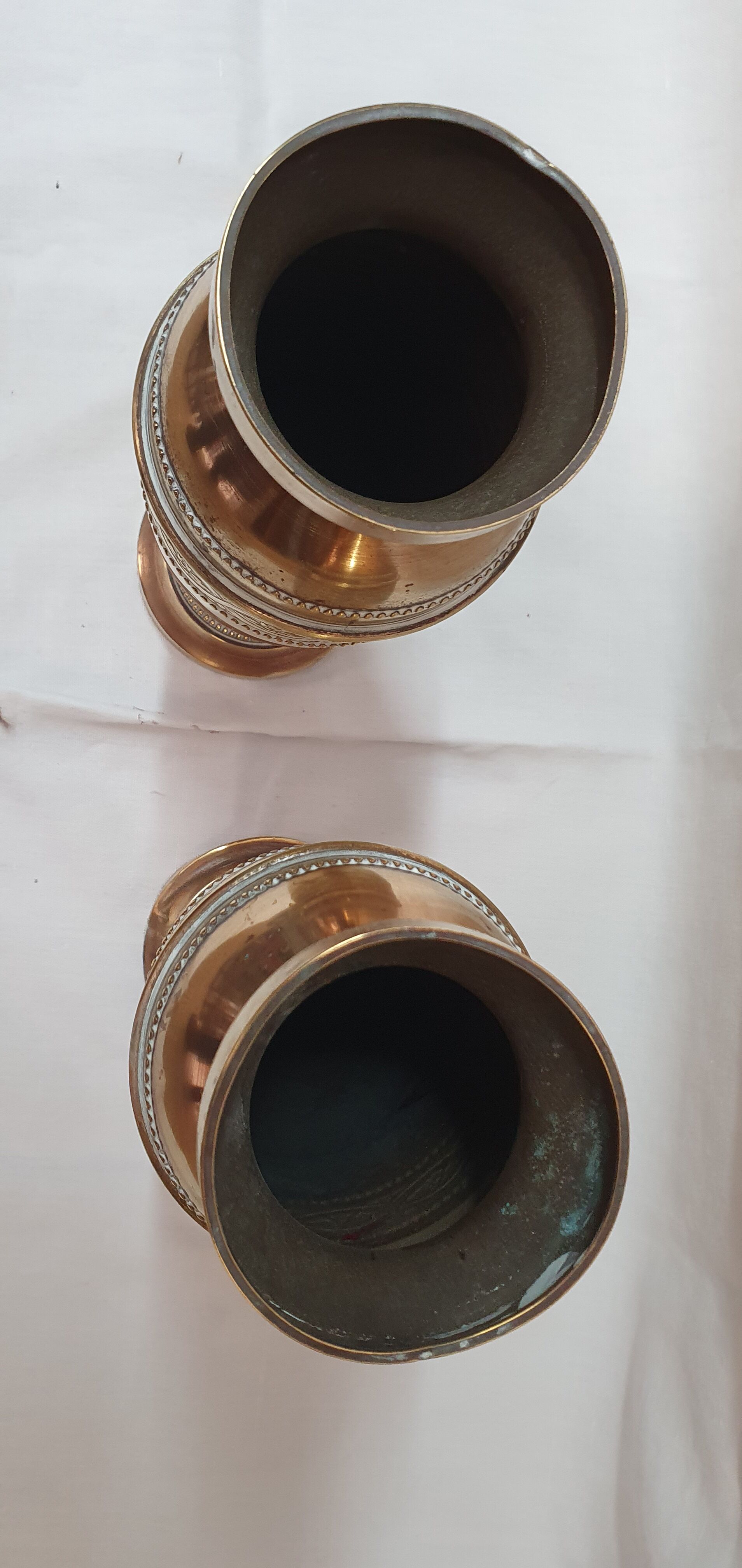 Pair of vases, in copper, early XXth