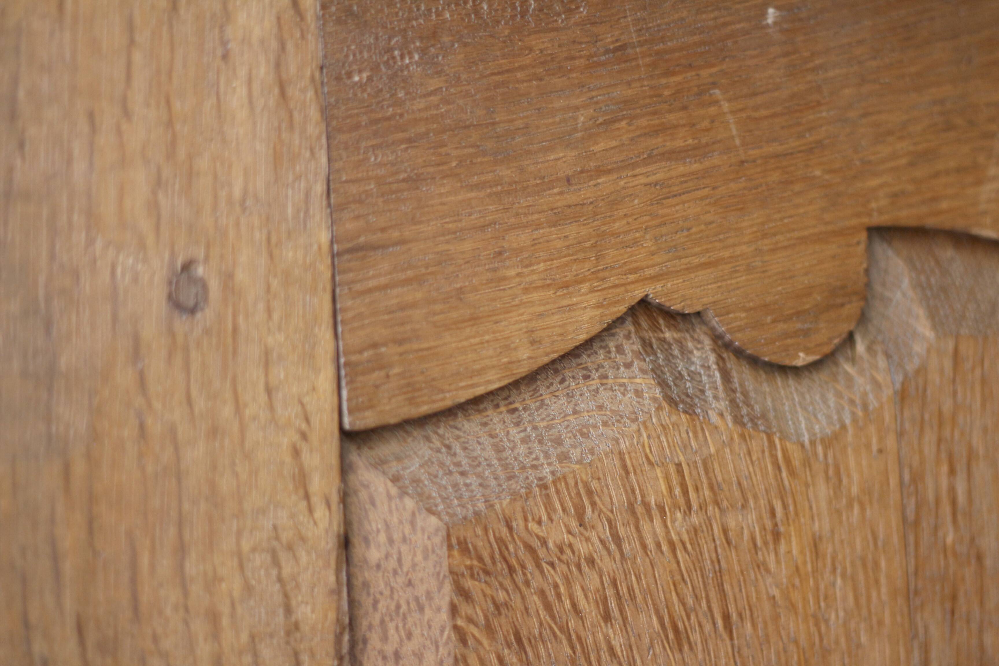 Somptueux buffet en chêne massif, travail provincial du XVIIIeme siècle