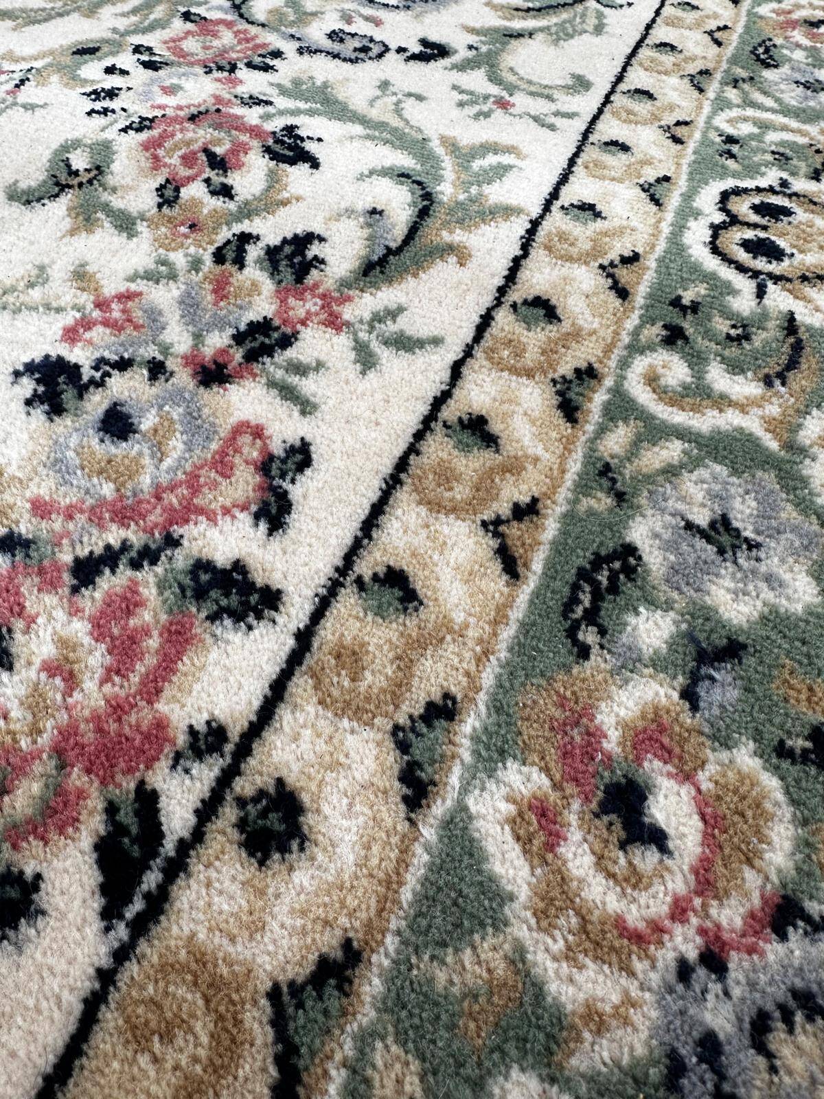 Tapis oriental en laine 230cm x 170cm