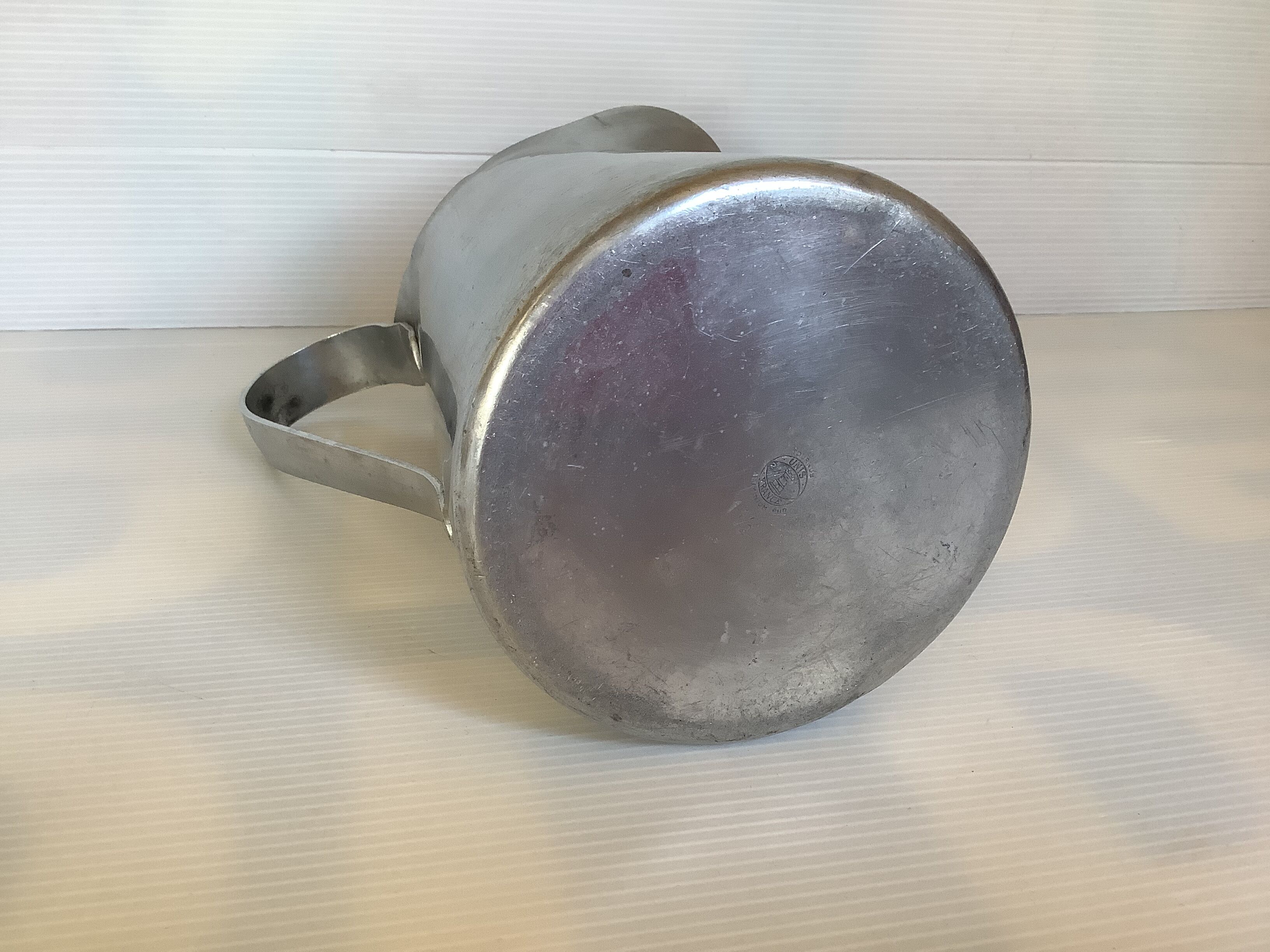 Ancien pichet aluminium tournus unis France