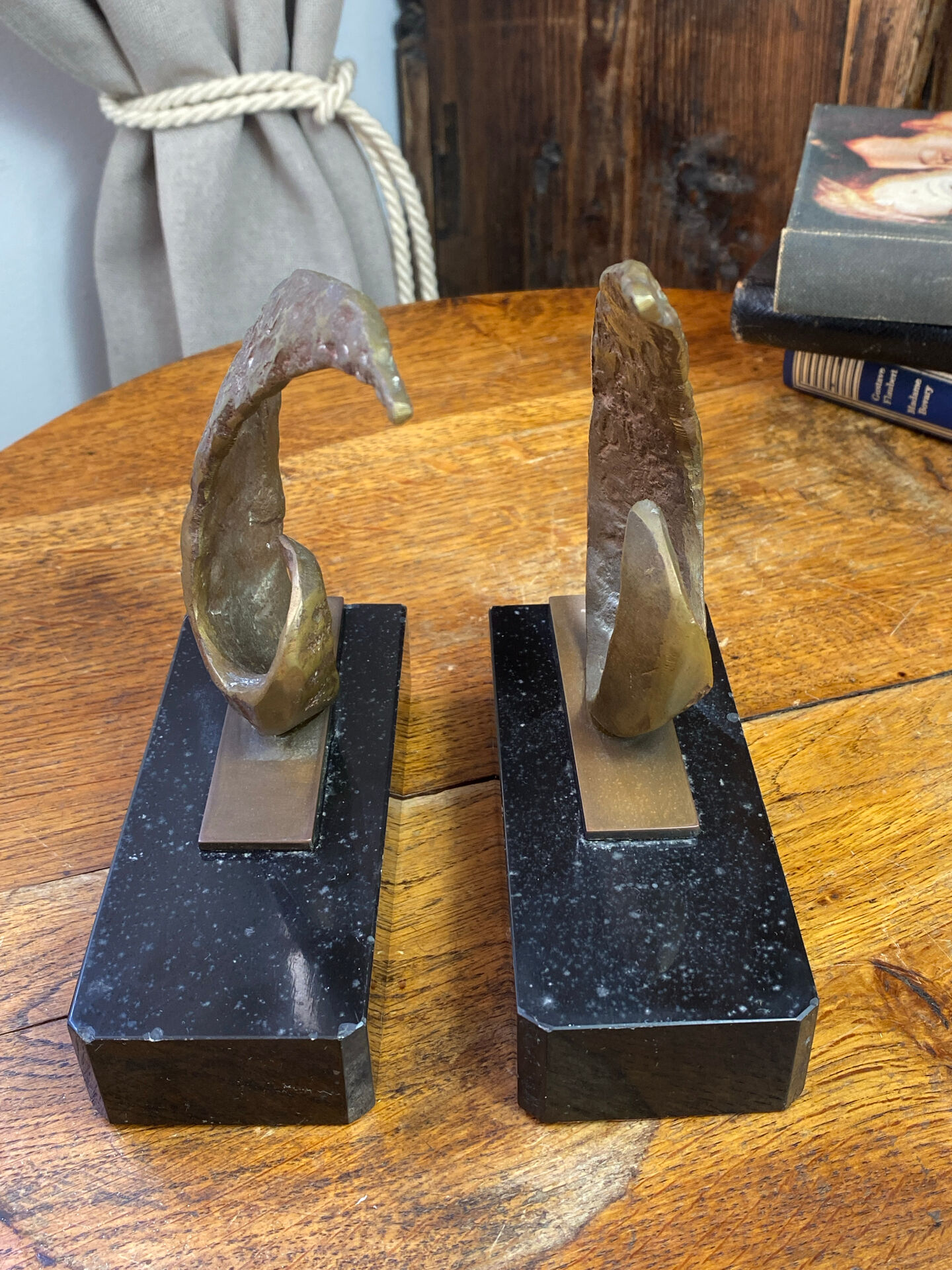 Bookends in bronze and marble