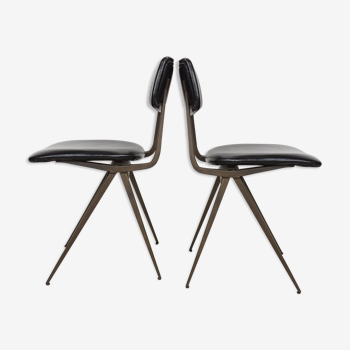 Paire de chaises style industriel en métal et simili cuir noir