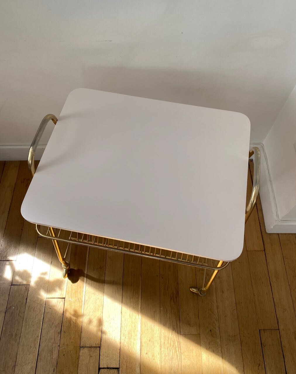 Storage-vinyl extra table