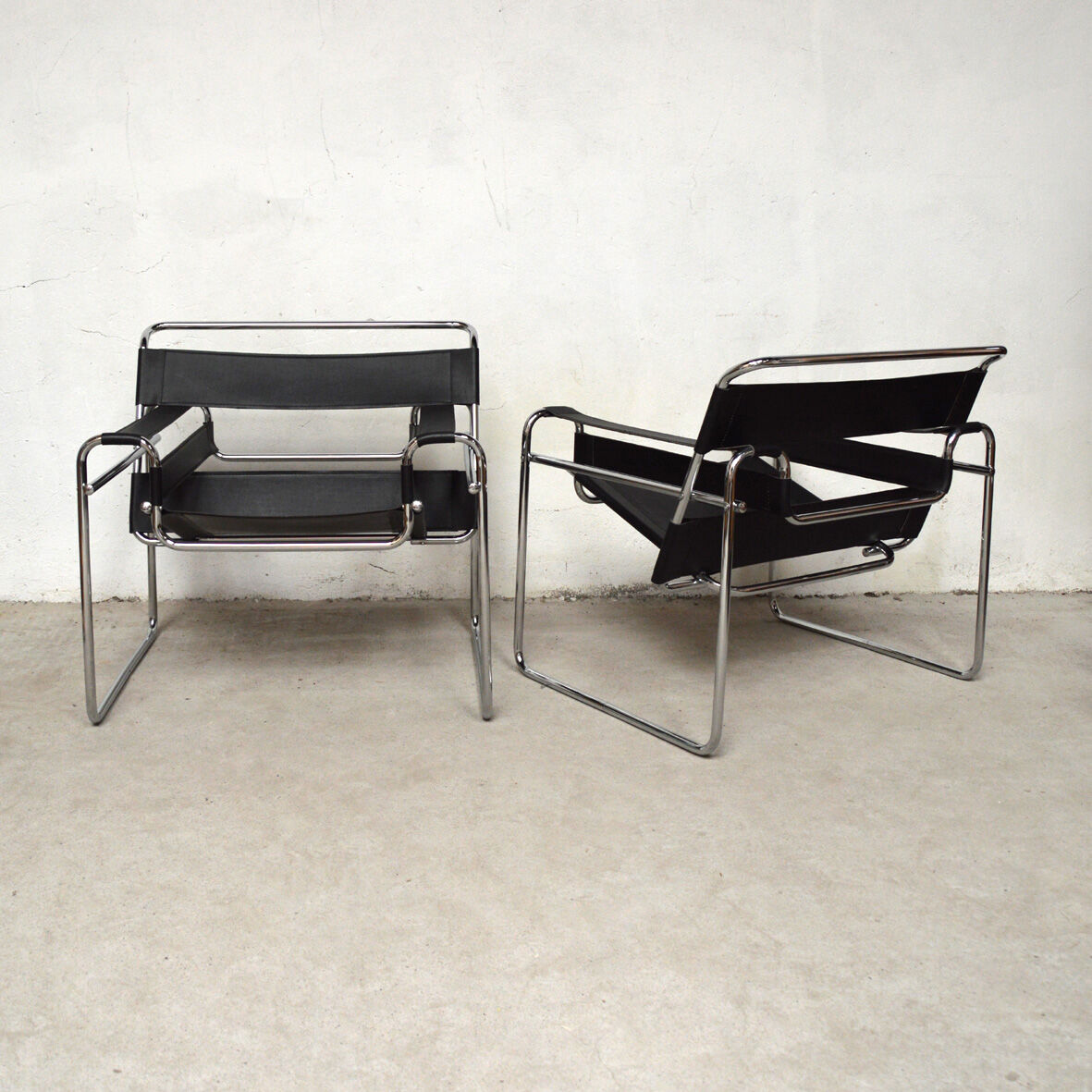 Paire de fauteuils Wassily noir par Marcel Breuer édition Habitat