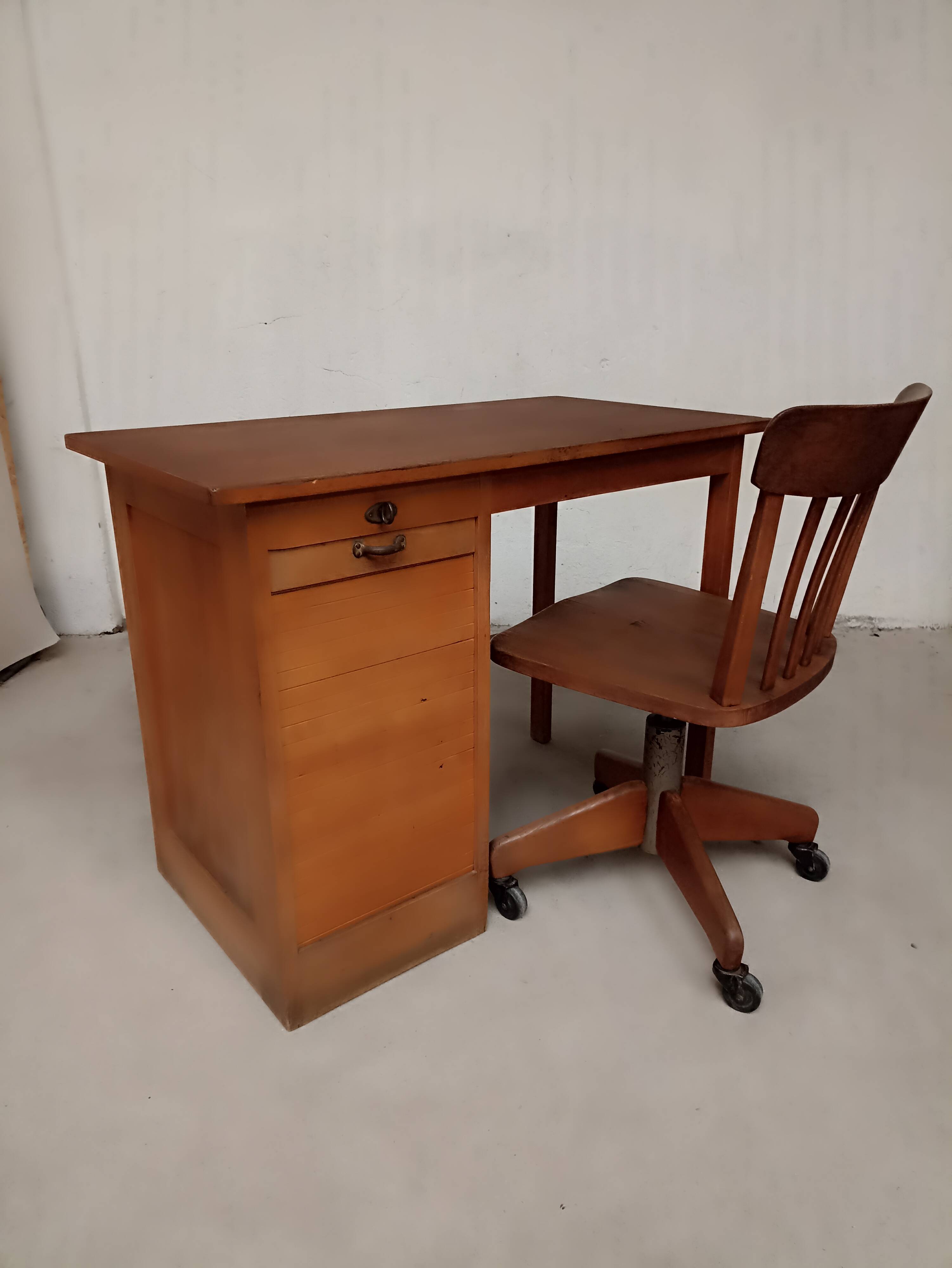 Vintage desk + chairs
