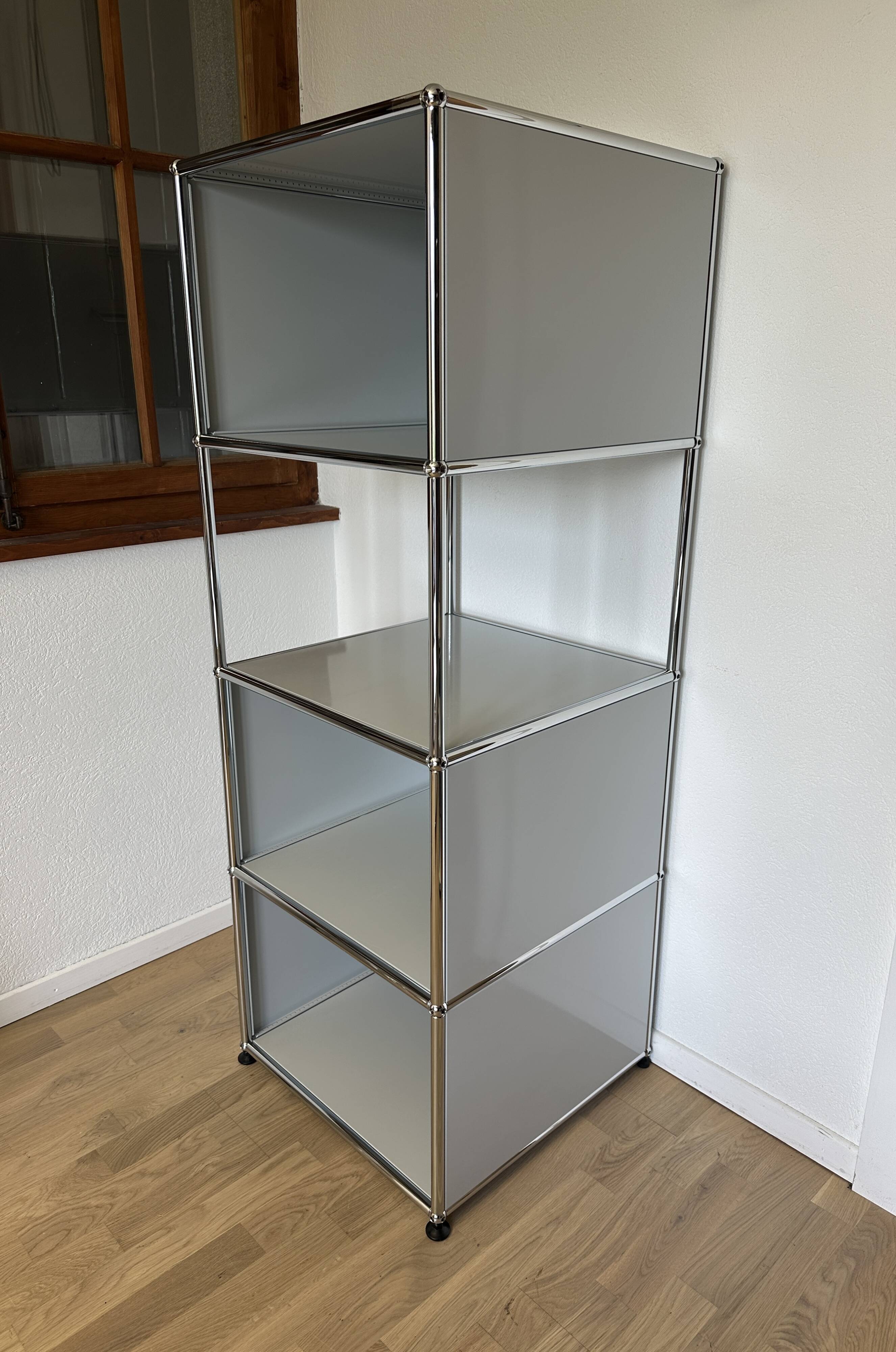 USM Haller shelf in light grey